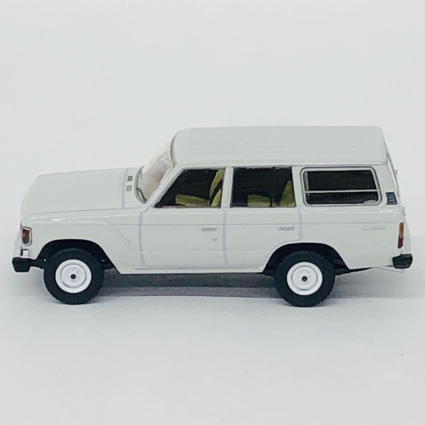 1/64 LV-N279a トヨタ ランドクルーザー60 Gパッケージ(ホワイト) 「トミカリミテッドヴィンテージNEO」 [320326]