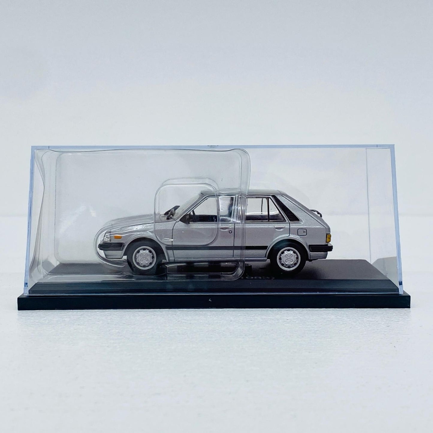 国産名車コレクション 1/43 マツダ 323 (1983)