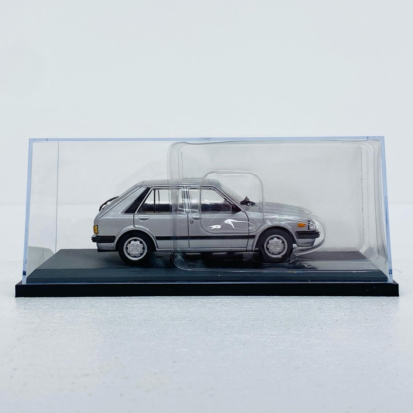 国産名車コレクション 1/43 マツダ 323 (1983)
