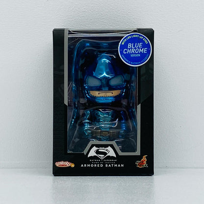 アーマード・バットマン(ブルー・クロム版)「バットマンvsスーパーマンジャスティスの誕生」コスベイビーサイズSバットマン100%ホットトイズ限定【フィギュア】