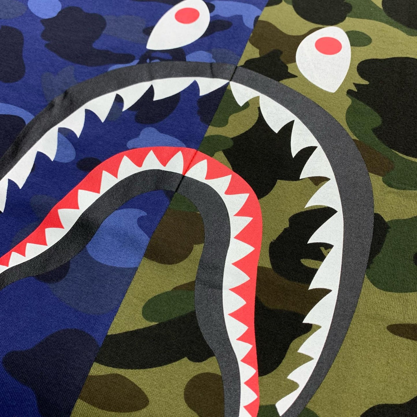 A BATHING APE | アベイシングエイプ SPLIT CAMO SHARK TEE 半袖Ｔシャツ 001CSM301009M サイズ：XL