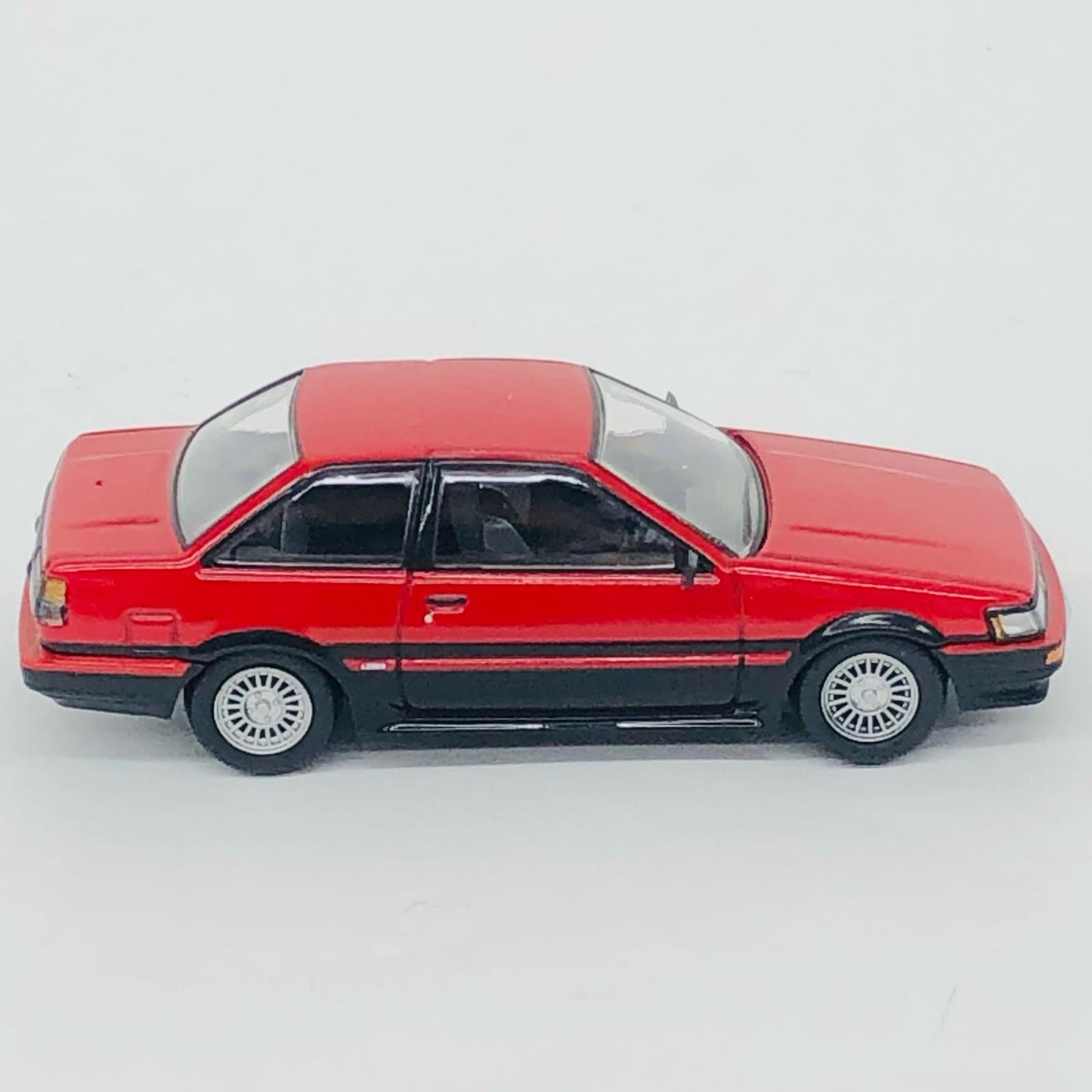 おもちゃ・玩具 1/64 LV-N304a トヨタ カローラレビン 2ドア GT-APEX 85年式(レッド×ブラック) 「トミカリミテッドヴィンテージNEO」 [327189] トヨタ カローラレビン 2ドア GT-AP LV-N304a '1/64 327189【加古川店】