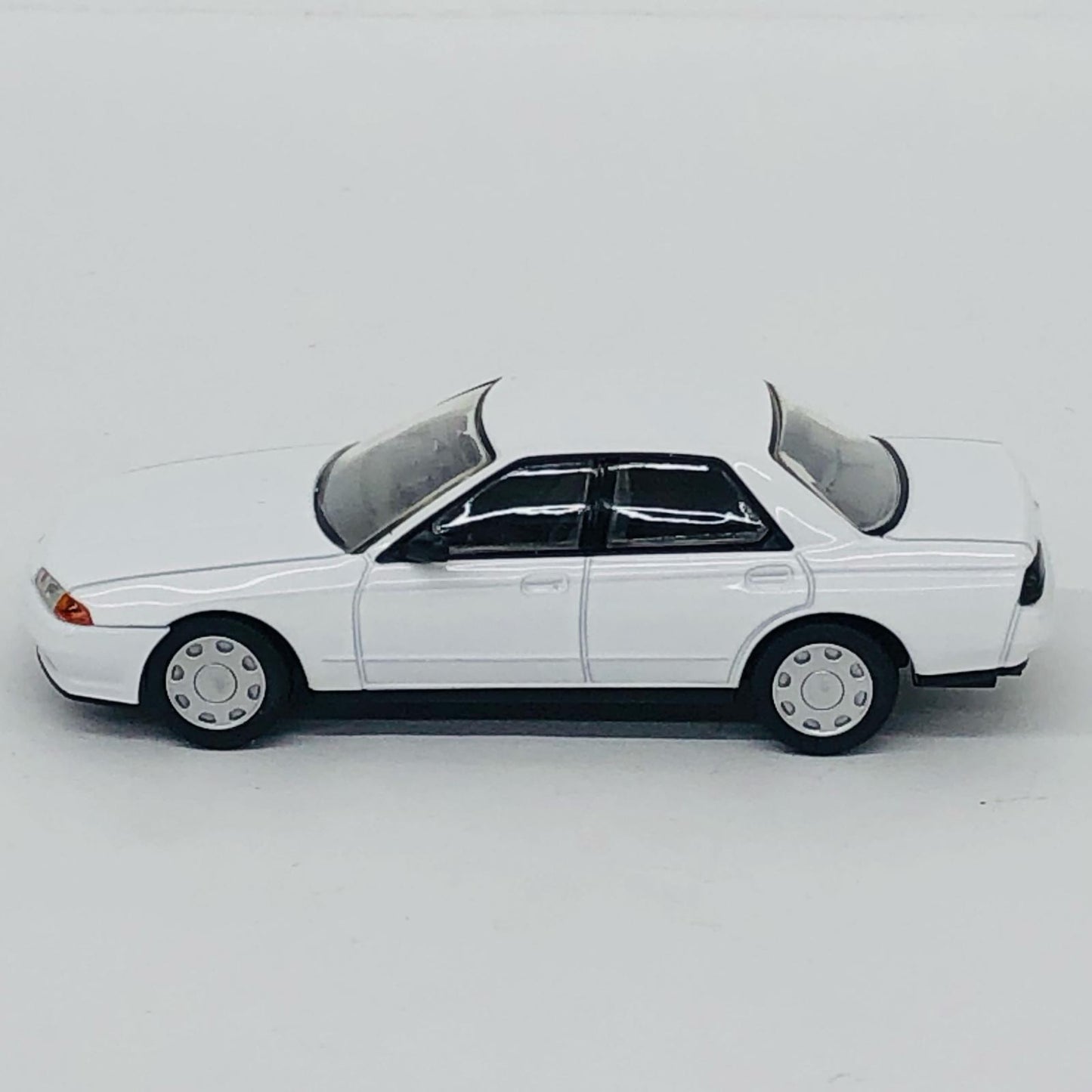 おもちゃ・玩具 1/64 LV-N194d 日産スカイライン 4ドアスポーツセダン GXi Type X (ホワイト) 92年式 「トミカリミテッドヴィンテージNEO」 [329060] 日産スカイライン 4ドアスポーツセダン LV-N194d '1/64 329060【加古川店】