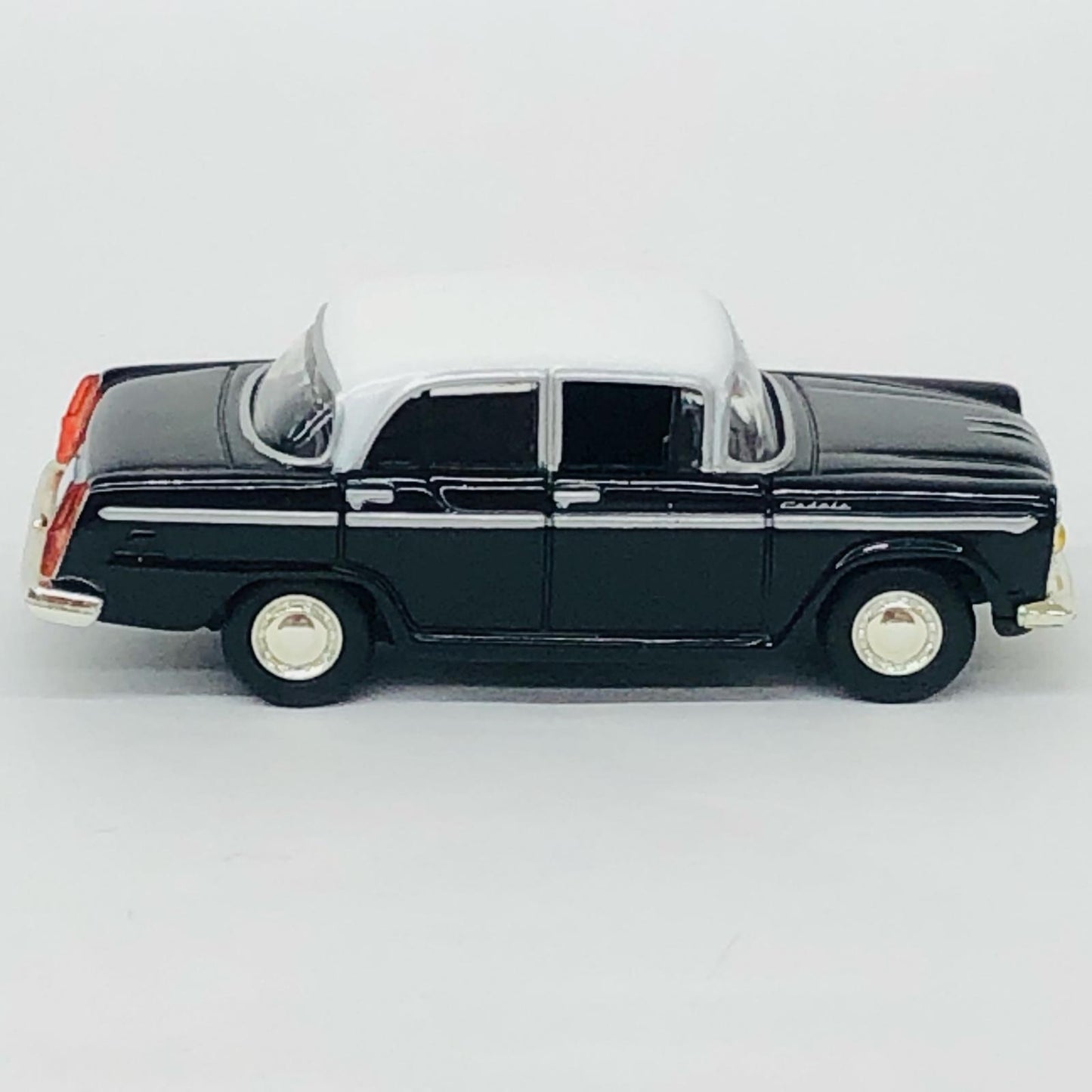 おもちゃ・玩具 1/64 LV-01c 日産 セドリック(ブラック×ホワイト) 「トミカリミテッドヴィンテージ」 [205326] 日産 セドリック LV-01c '1/64 205326【加古川店】