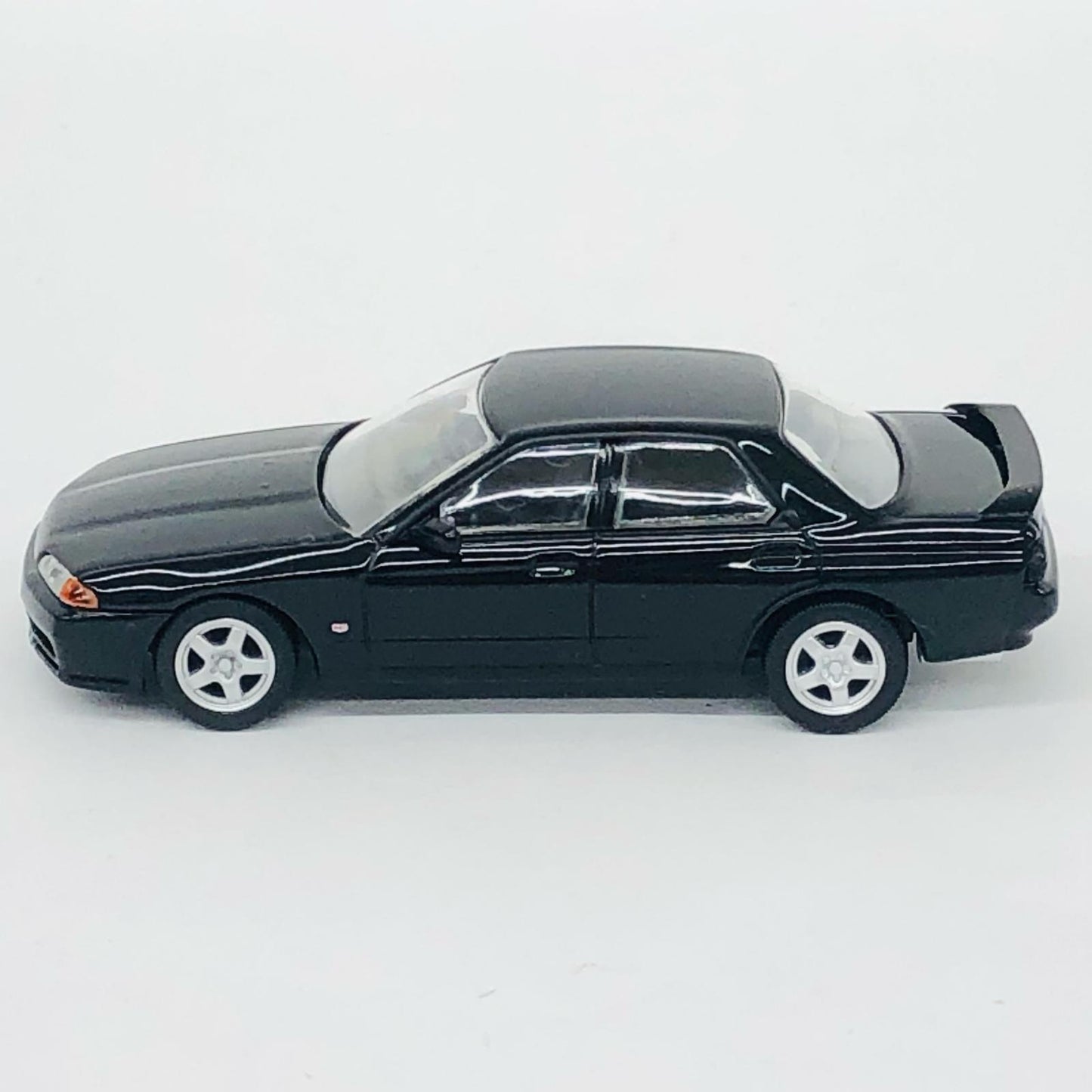 1/64 LV-N194c 日産スカイライン 4ドアスポーツセダン GTS-t Type M (ブラック) オプション装着車 92年式 「トミカリミテッドヴィンテージNEO」 [329053]