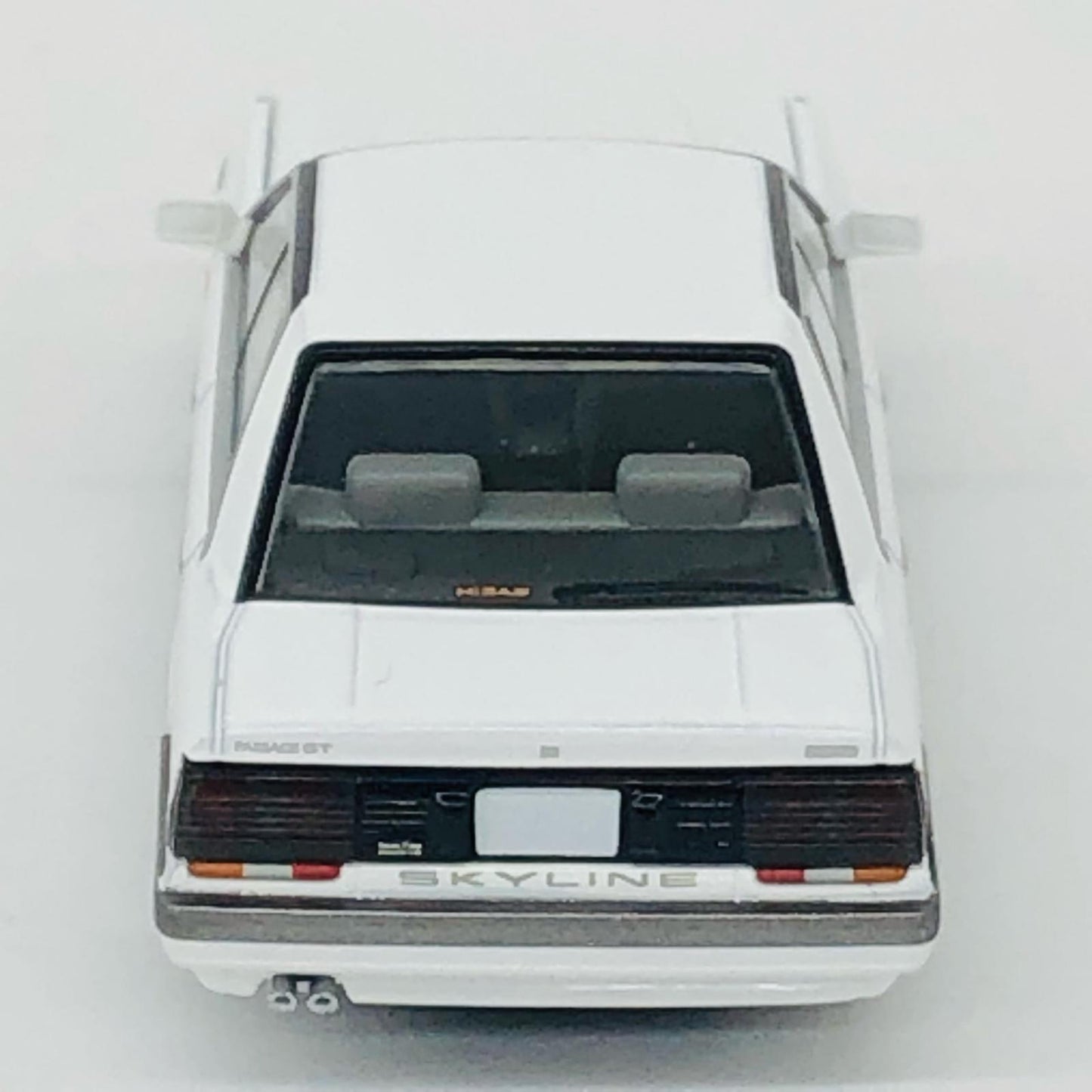 1/64 LV-N301a 日産 スカイライン 4ドアHT GTパサージュ ツインカム24V 87年式(ホワイト) 「トミカリミテッドヴィンテージNEO」 [320548]