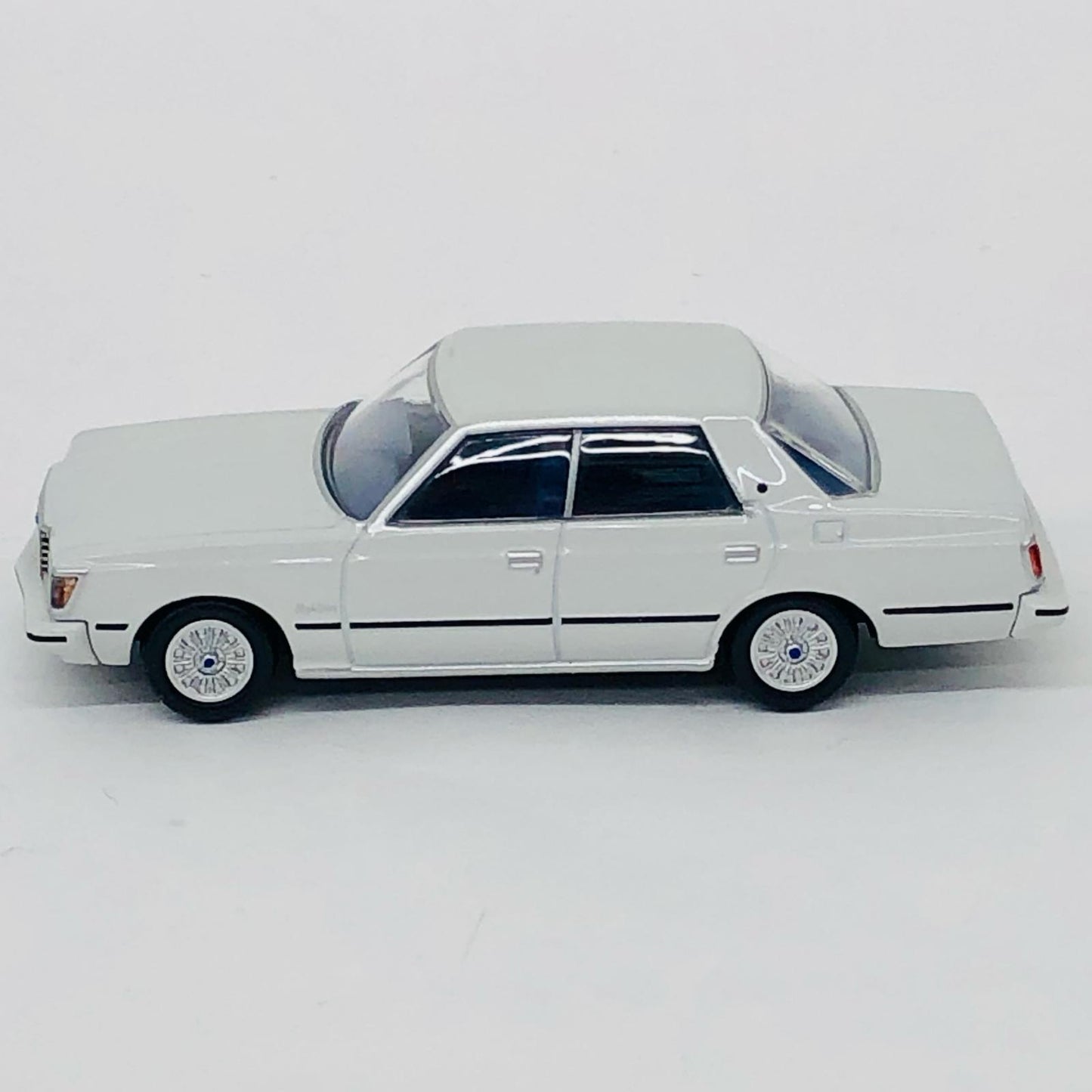 おもちゃ・玩具 1/64 LV-N78a トヨタクラウン 2800ロイヤルサルーン (ホワイト) 「トミカリミテッドヴィンテージNEO」 [249177] トヨタクラウン 2800ロイヤルサルーン LV-N78a '1/64 249177【加古川店】