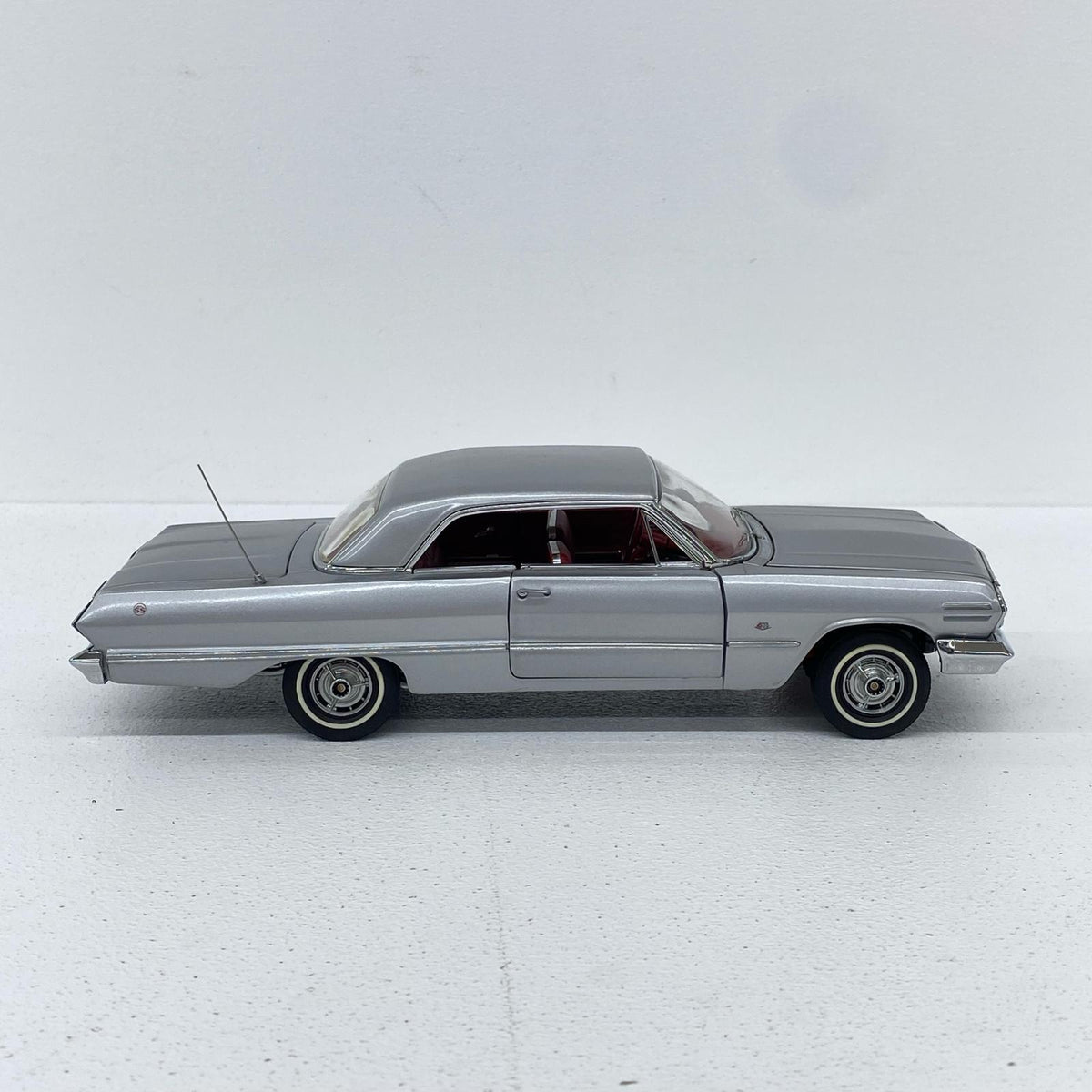 おもちゃ・玩具 フランクリンミント 1/24 シボレー インパラ フランクリンミント 1/24 シボレー インパラ【加古川物流】