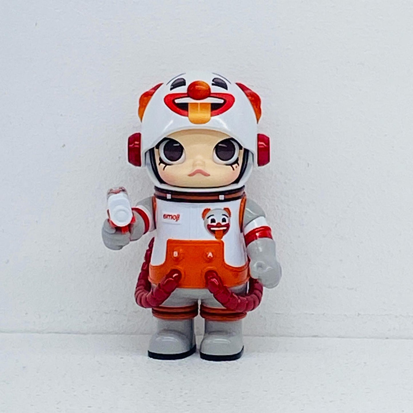 フィギュア WHY SO SERIOUS 「POPMART MEGA SPACE MOLLY 100%×emoji シリーズ」 WHY SO SERIOUS MEGA SPACE MOLLY 100%×emoji【フィギュア】【加古川物流】