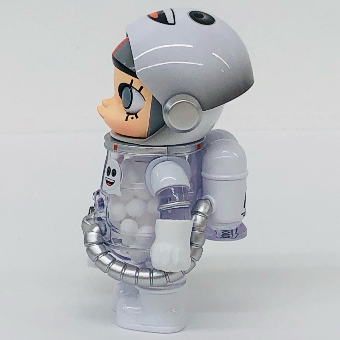 THE GHOST IS HERE 「POPMART MEGA SPACE MOLLY 100%×emoji シリーズ」【フィギュア】