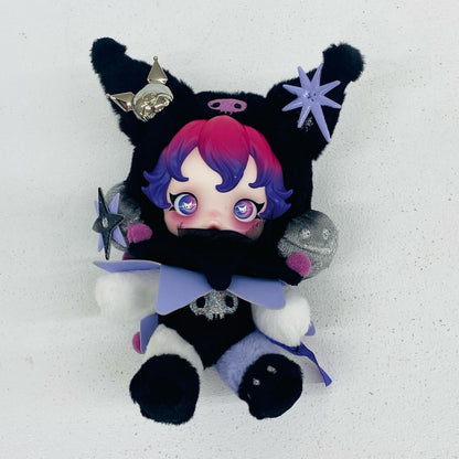 ぬいぐるみ SKULLPANDA×KUROMI ぬいぐるみペンダント 「POPMART SKULLPANDA×サンリオキャラクターズ」 SKULLPANDA×KUROMI SKULLPANDA×サンリオキャラクターズ ぬいぐるみペンダント【加古川物流】
