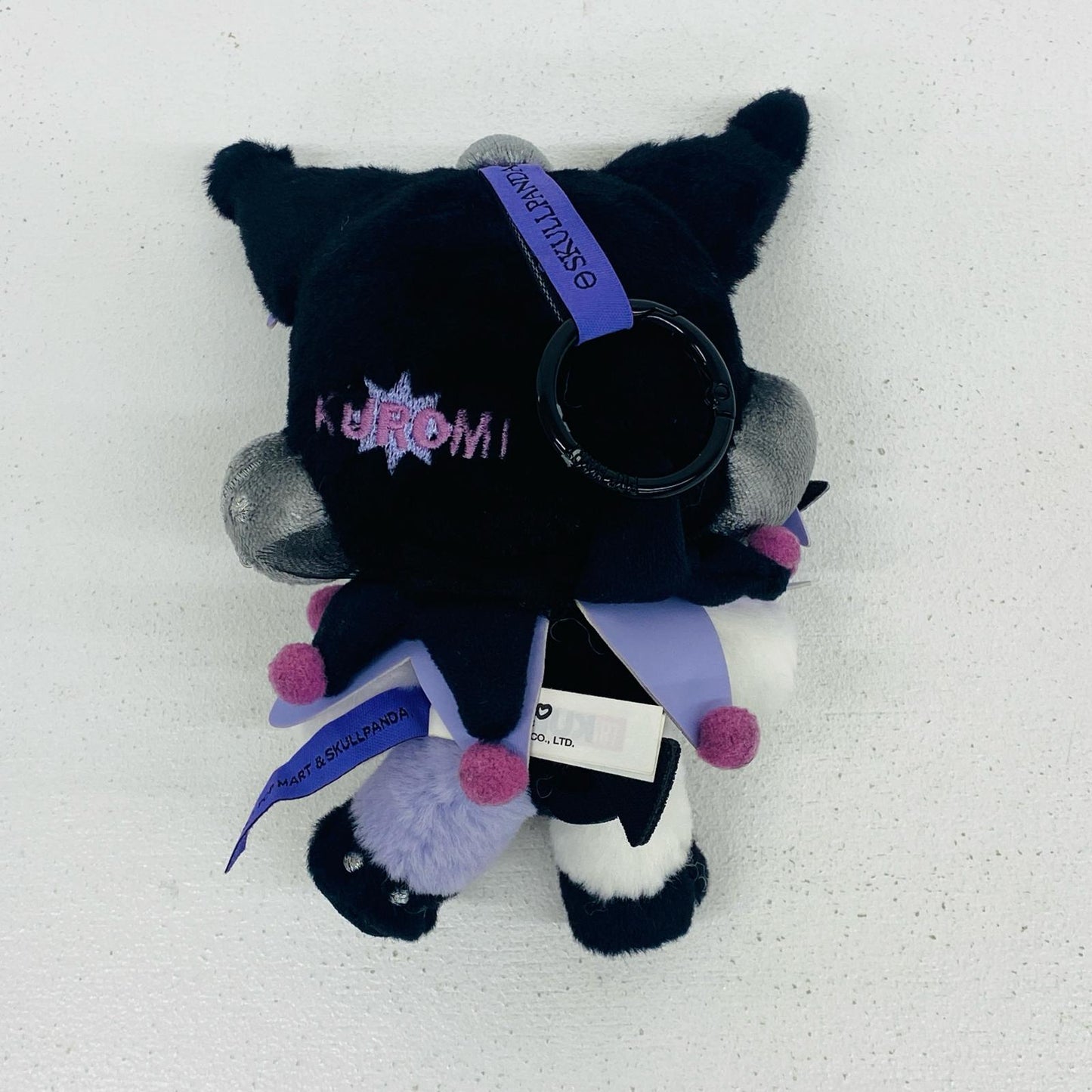ぬいぐるみ SKULLPANDA×KUROMI ぬいぐるみペンダント 「POPMART SKULLPANDA×サンリオキャラクターズ」 SKULLPANDA×KUROMI SKULLPANDA×サンリオキャラクターズ ぬいぐるみペンダント【加古川物流】