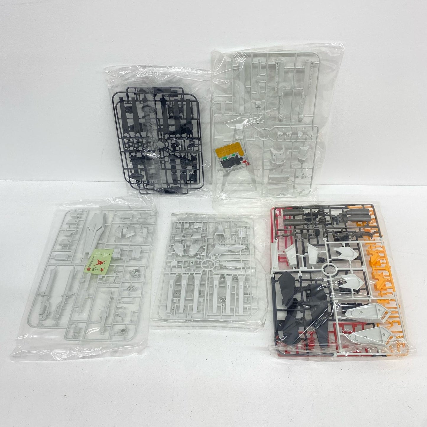 1/144HGUCRX-93νガンダム(ヘビー・ウェポン・システム装備型)「機動戦士ガンダム逆襲のシャア」[0158436]