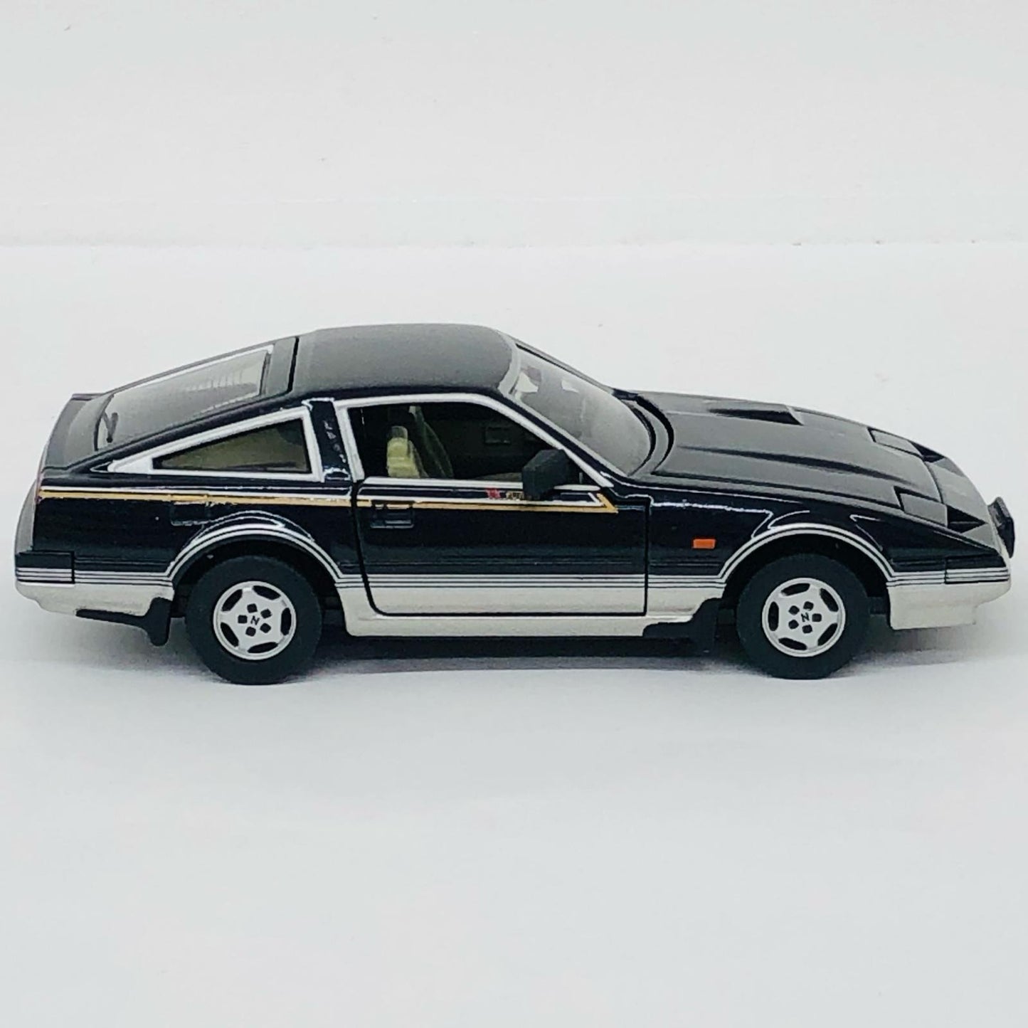 1/43TLS0005ニッサンフェアレディZ300ZXZ31(ブラック)「トミカリミテッドSシリーズ」[644897]【フィギュア】