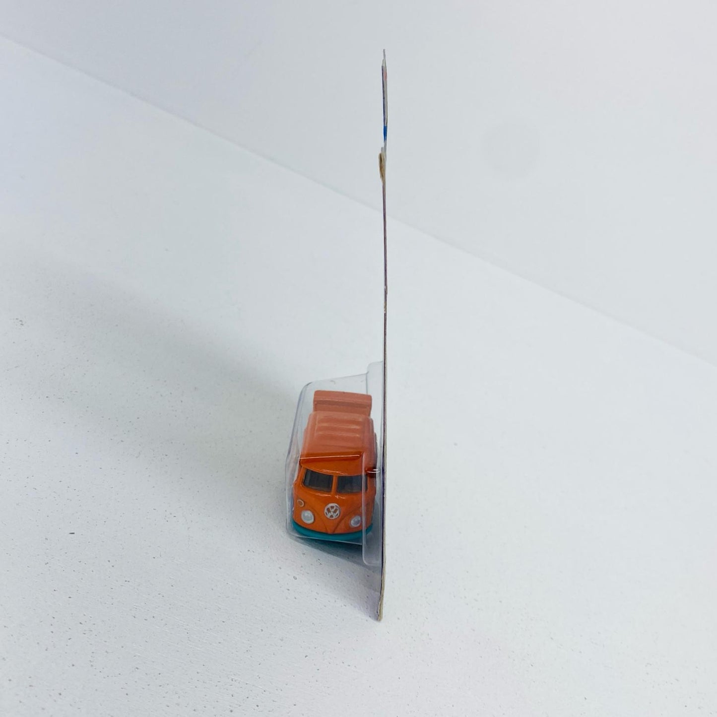 1/64VOLKSWAGEMKOOLKOMBI(オレンジ)「HotWHeeLSHWSHOWROOM」[X1984-07A3]