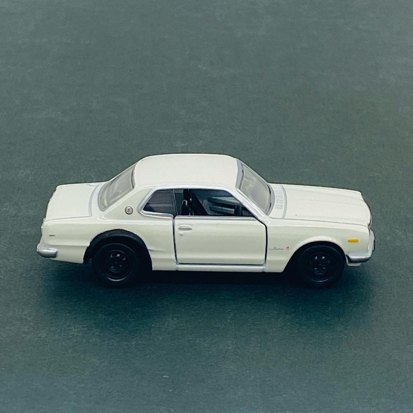 日産スカイラインGT-RKPGC10トミカプレミアム発売記念仕様「トミカプレミアム34」