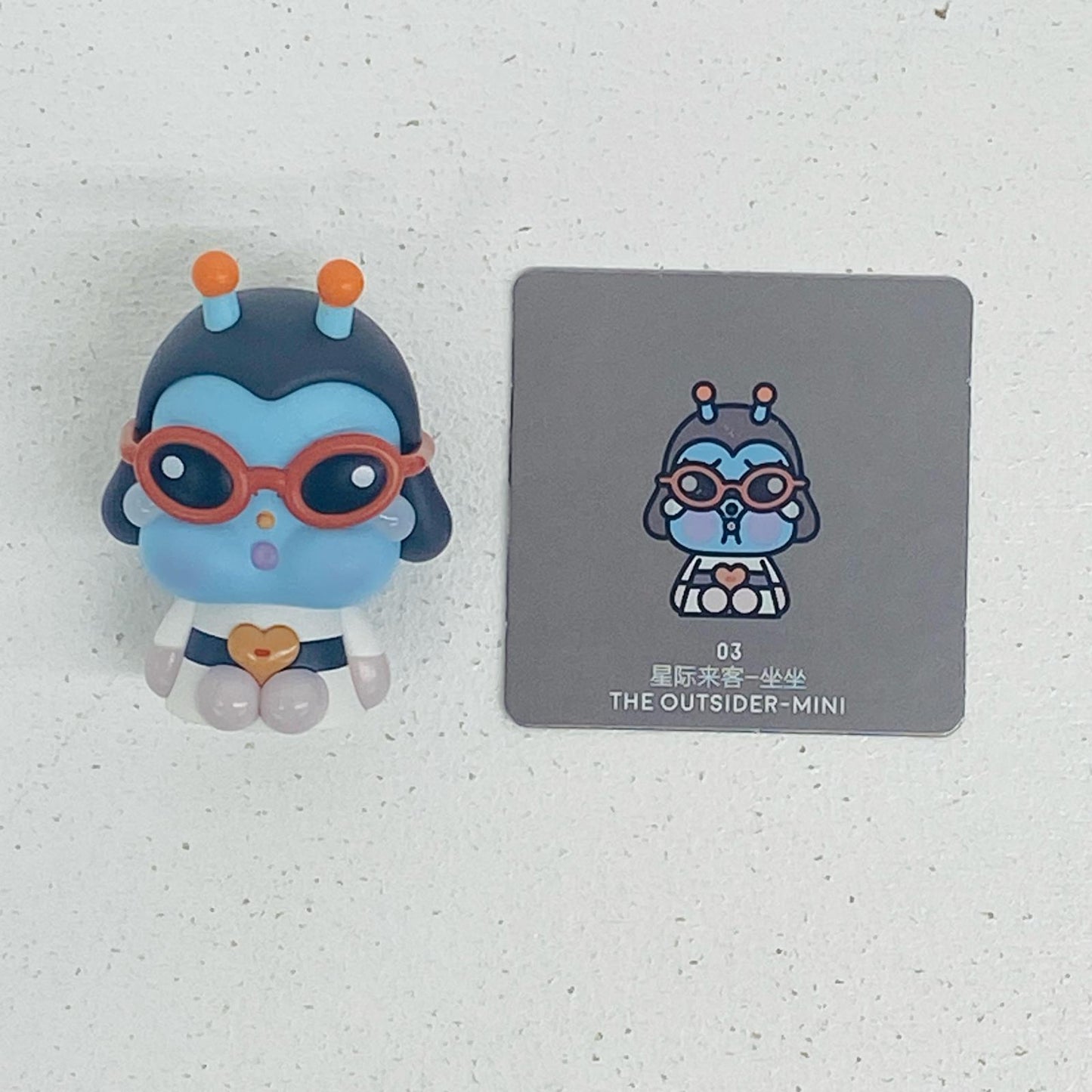 The Outsider -Mini 「POPMART CRYBABY CRYING TO THE MOON SITTING シリーズ」【フィギュア】
