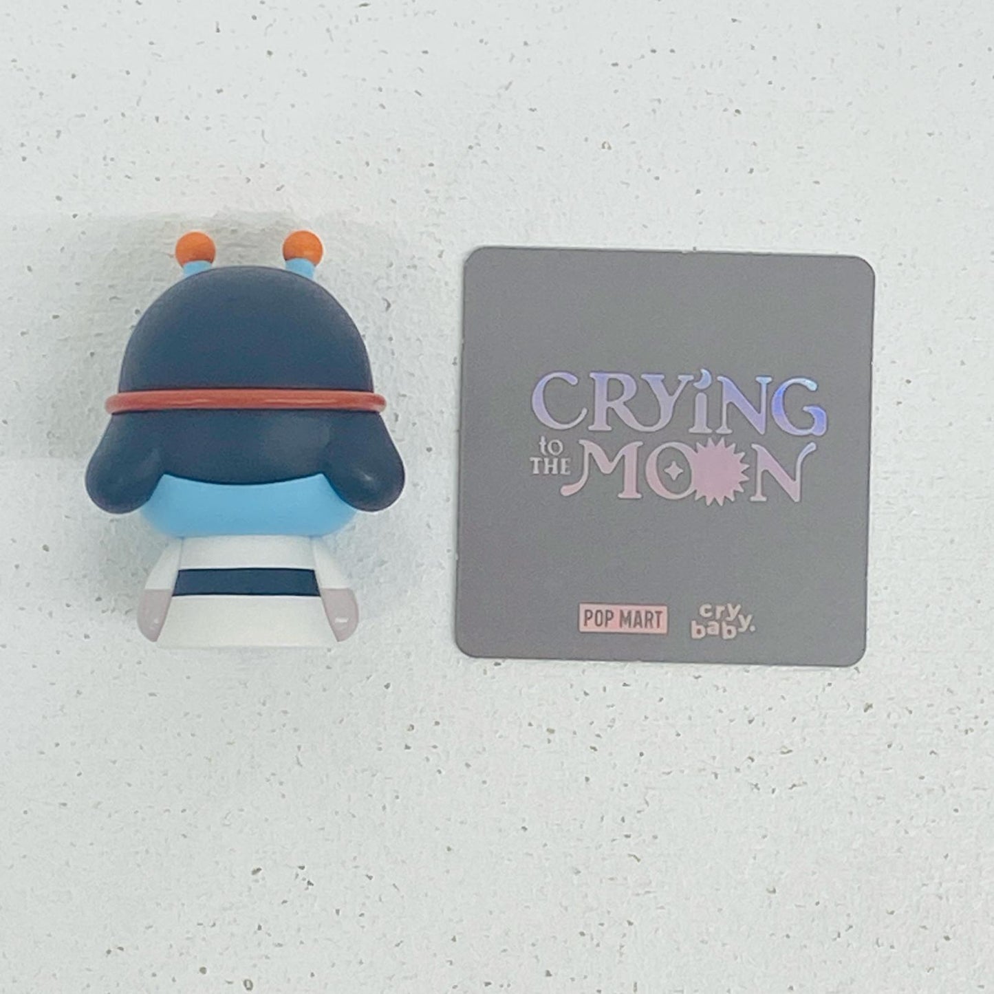 The Outsider -Mini 「POPMART CRYBABY CRYING TO THE MOON SITTING シリーズ」【フィギュア】