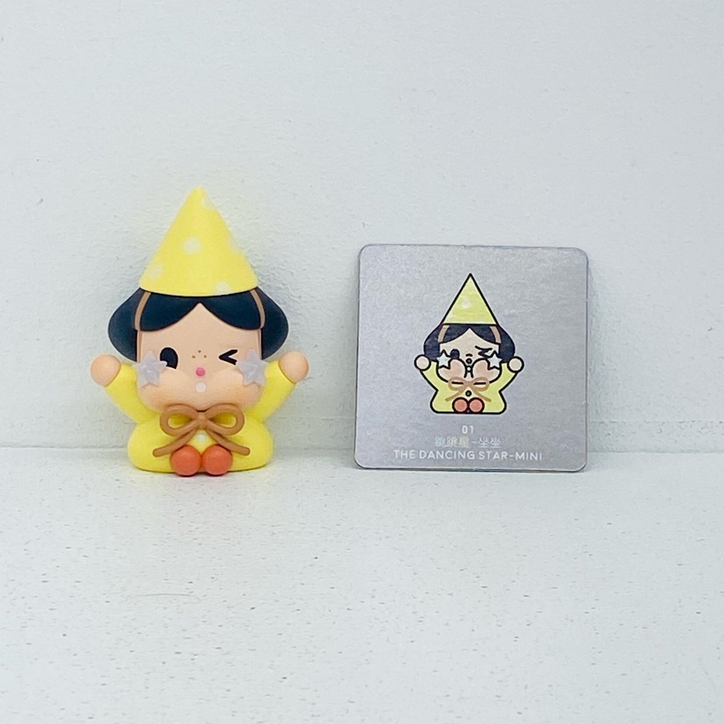 The Dancing Star -Mini 「POPMART CRYBABY CRYING TO THE MOON SITTING シリーズ」【フィギュア】