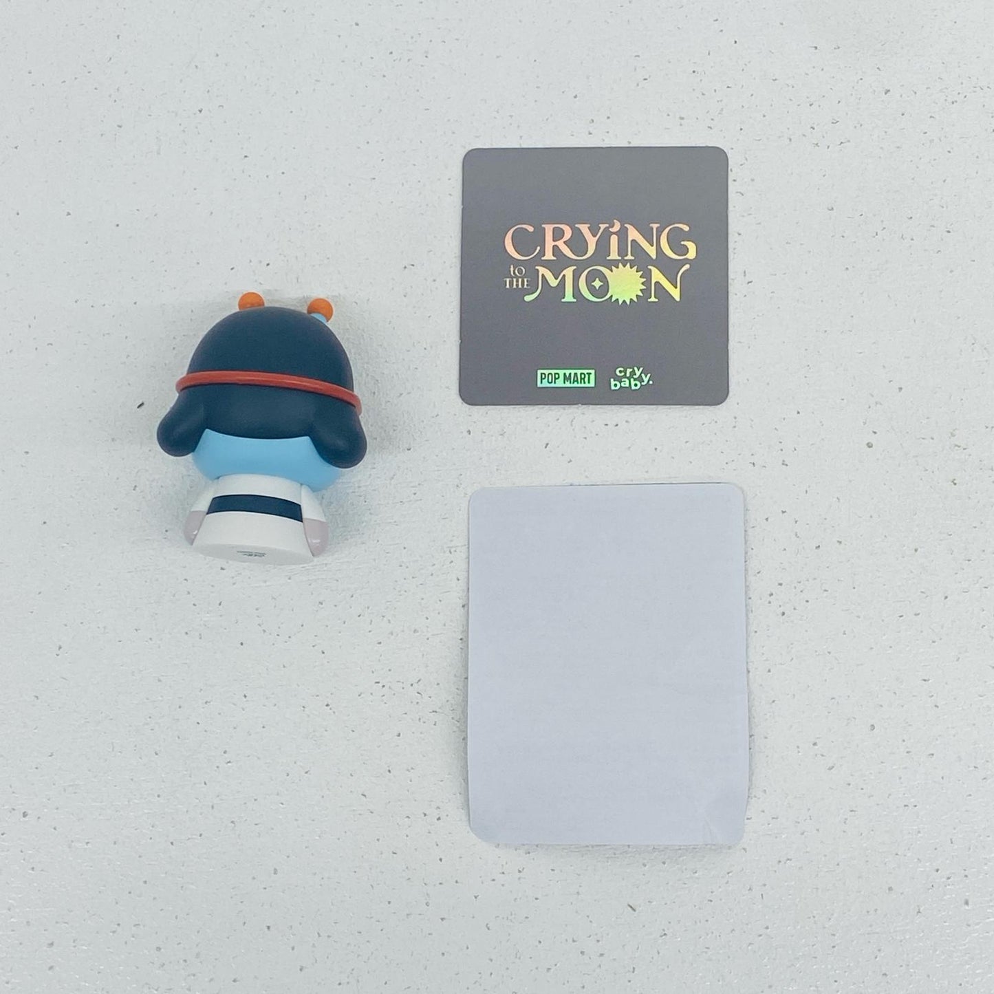 The Outsider -Mini 「POPMART CRYBABY CRYING TO THE MOON SITTING シリーズ」【フィギュア】