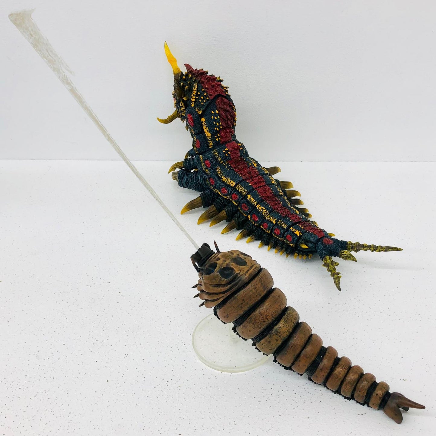 フィギュア S.H.MonsterArtsモスラ(幼虫)＆バトラ(幼虫)セット「ゴジラVSモスラ」魂ウェブ商店限定 モスラ(幼虫)＆バトラ(幼虫)セット S.H.MonsterArts 魂ウェブ商店限定【フィギュア】【加古川物流】