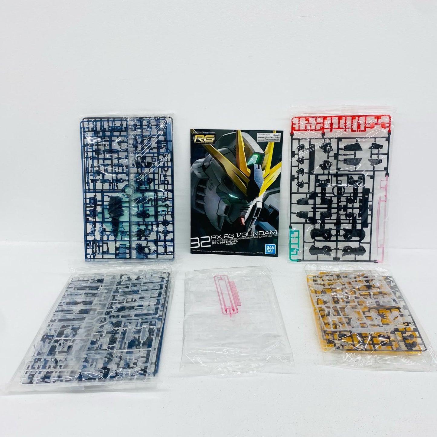 1/144RGRX-93νガンダム(クリアカラー)初回限定パッケージ「機動戦士ガンダム逆襲のシャア」イベント限定[5060708]