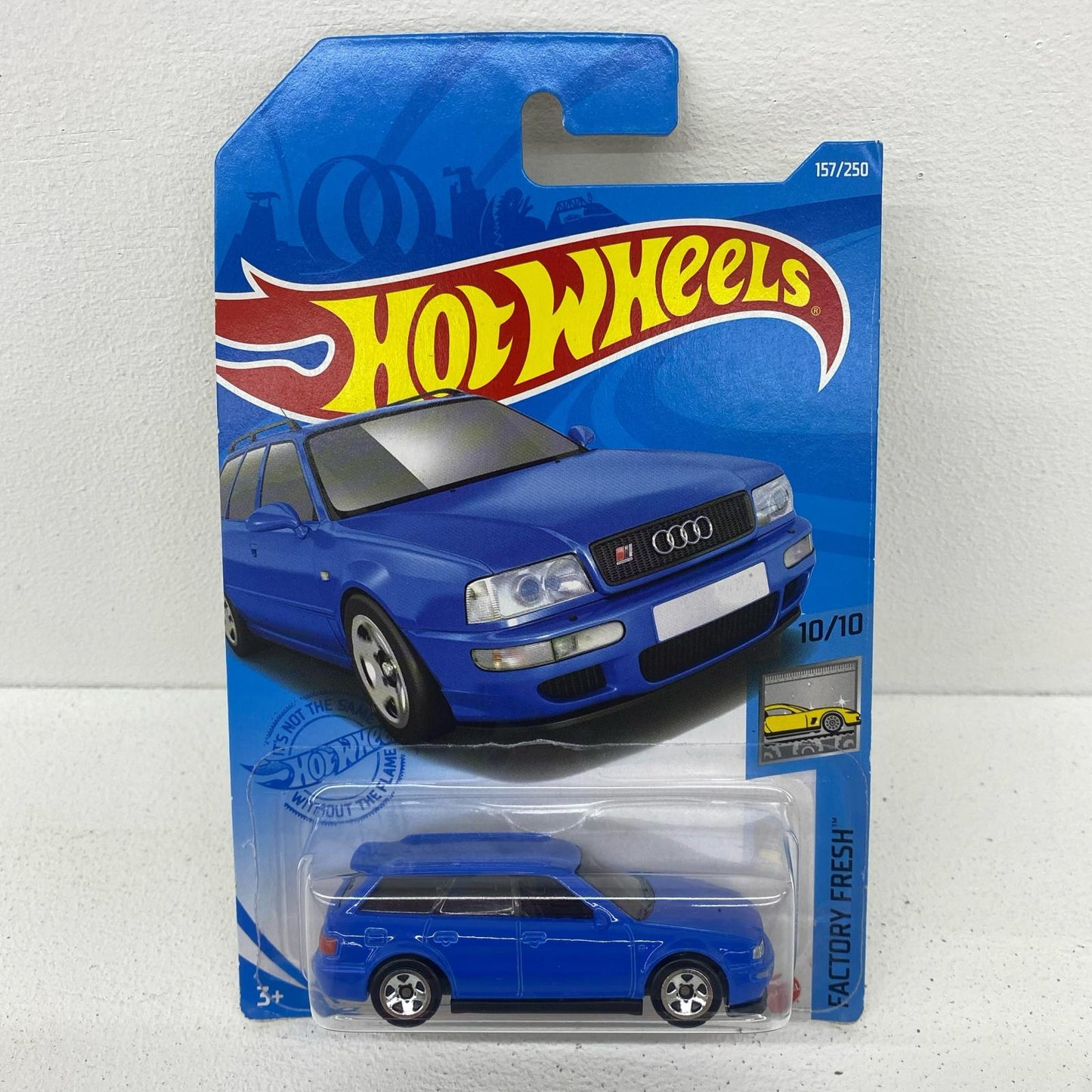 おもちゃ・玩具 1/64’94アウディアバントRS2(ブルー)「HotWheelsFACTORYFRESH」[HCM47] 94アウディアバントRS2 1/64スケール【加古川物流】