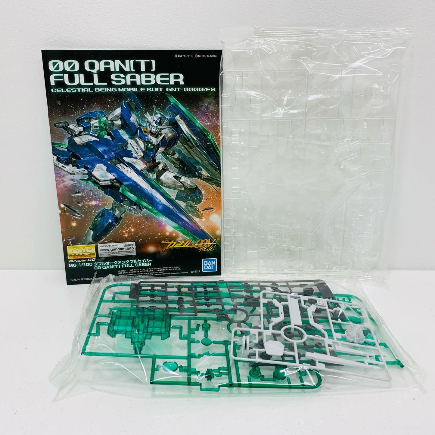 プラモデル 1/100MGGNT-0000/FSダブルオークアンタフルセイバー「機動戦士ガンダム00V戦記」[5055328] GNT-0000/FSダブルオークアンタフルセイバー MG 5055328【加古川物流】