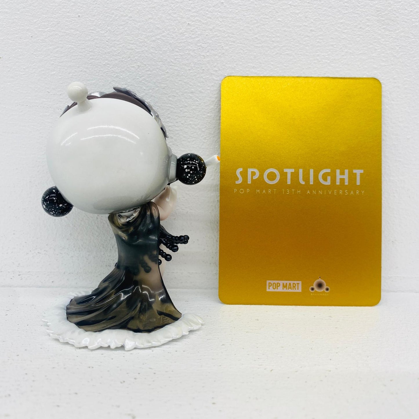 フィギュア SKULLPANDA 「POPMART Spotlight POPMART 13th Anniversary シリーズ」 SKULLPANDA Spotlight POPMART 13th Anniversary【フィギュア】【加古川物流】