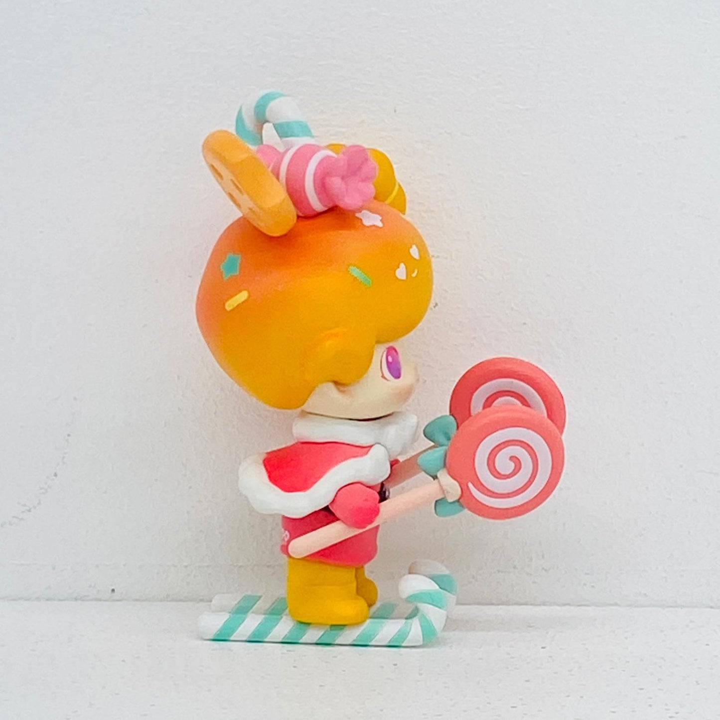 フィギュア Candy 「POPMART DIMOO Christmas クリスマス 2020シリーズ」 Candy DIMOO Christmas クリスマス 2020【フィギュア】【加古川物流】