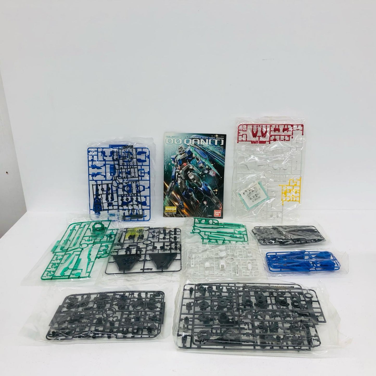 プラモデル 1/100MGGNT-0000ダブルオークアンタ「劇場版機動戦士ガンダム00(ダブルオー)-AwakeningoftheTrailblazer-」[0165654] GNT-0000ダブルオークアンタ MG 165654【加古川物流】