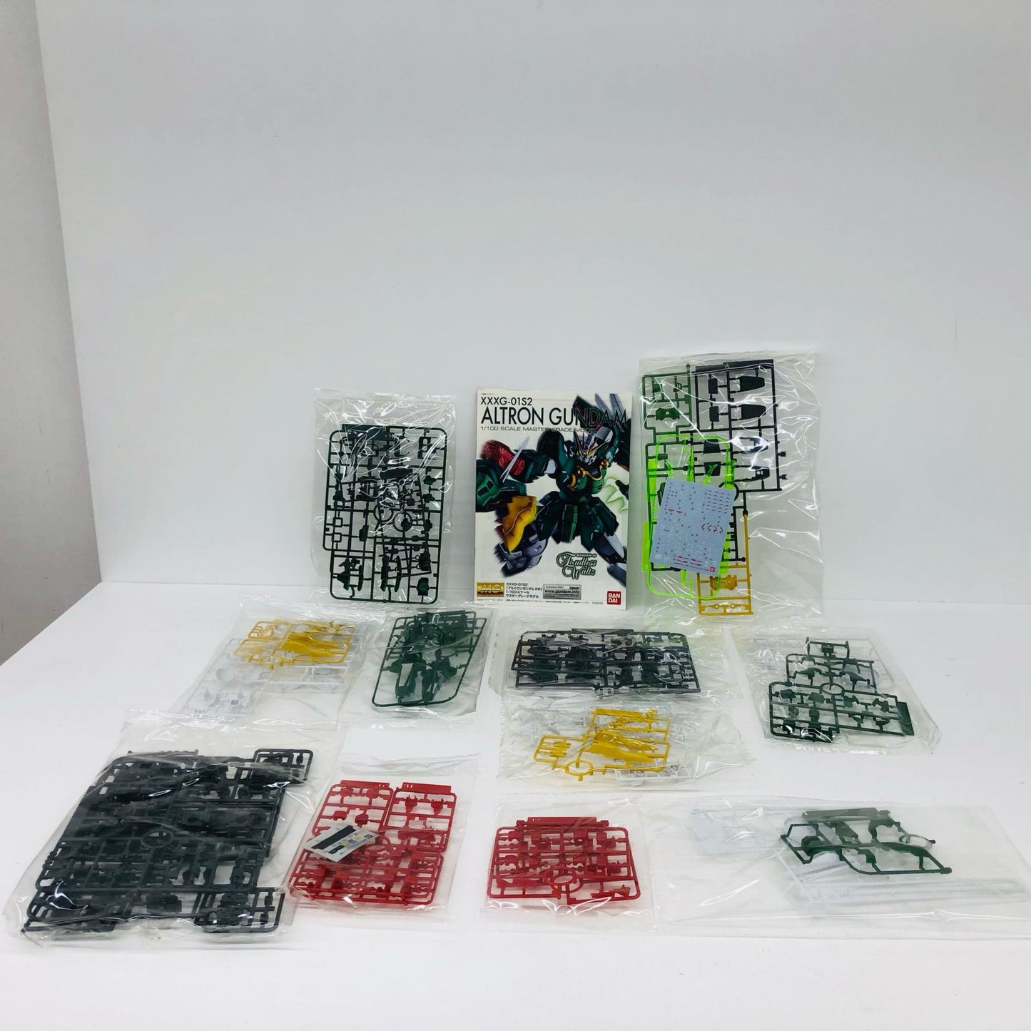 プラモデル 1/100MGXXXG-01S2アルトロンガンダムEW「新機動戦記ガンダムWEndlessWaltz」プレミアムバンダイ限定[0191409] XXXG-01S2アルトロンガンダムEW MG プレミアムバンダイ限定 191409【加古川物流】
