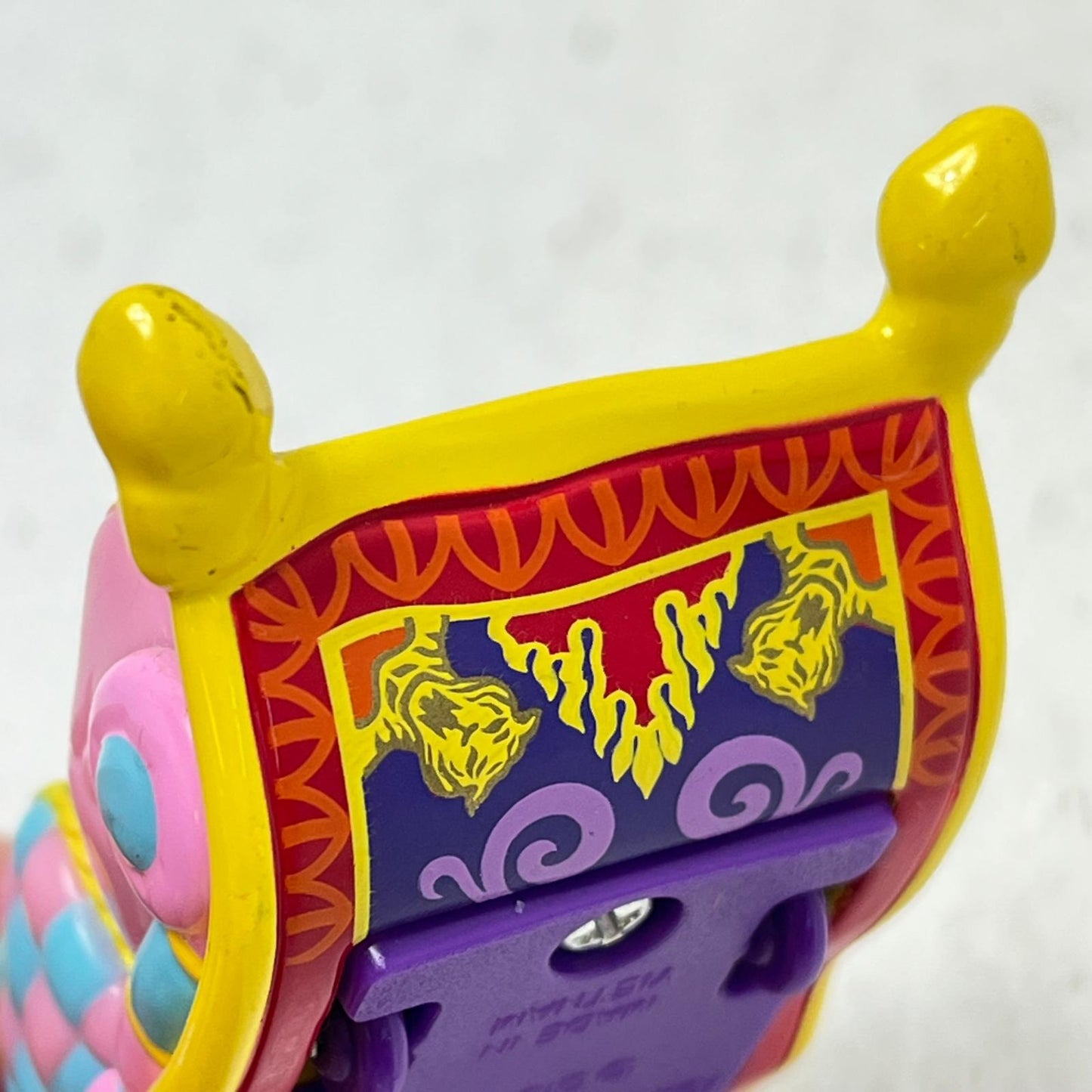 おもちゃ・玩具 ジャスミンのフライングカーペット(ピンク×ブルー×イエロー)「トミカディズニービークルコレクション」東京ディズニーリゾート限定 ジャスミンのフライングカーペット 東京ディズニーリゾート限定【加古川物流】