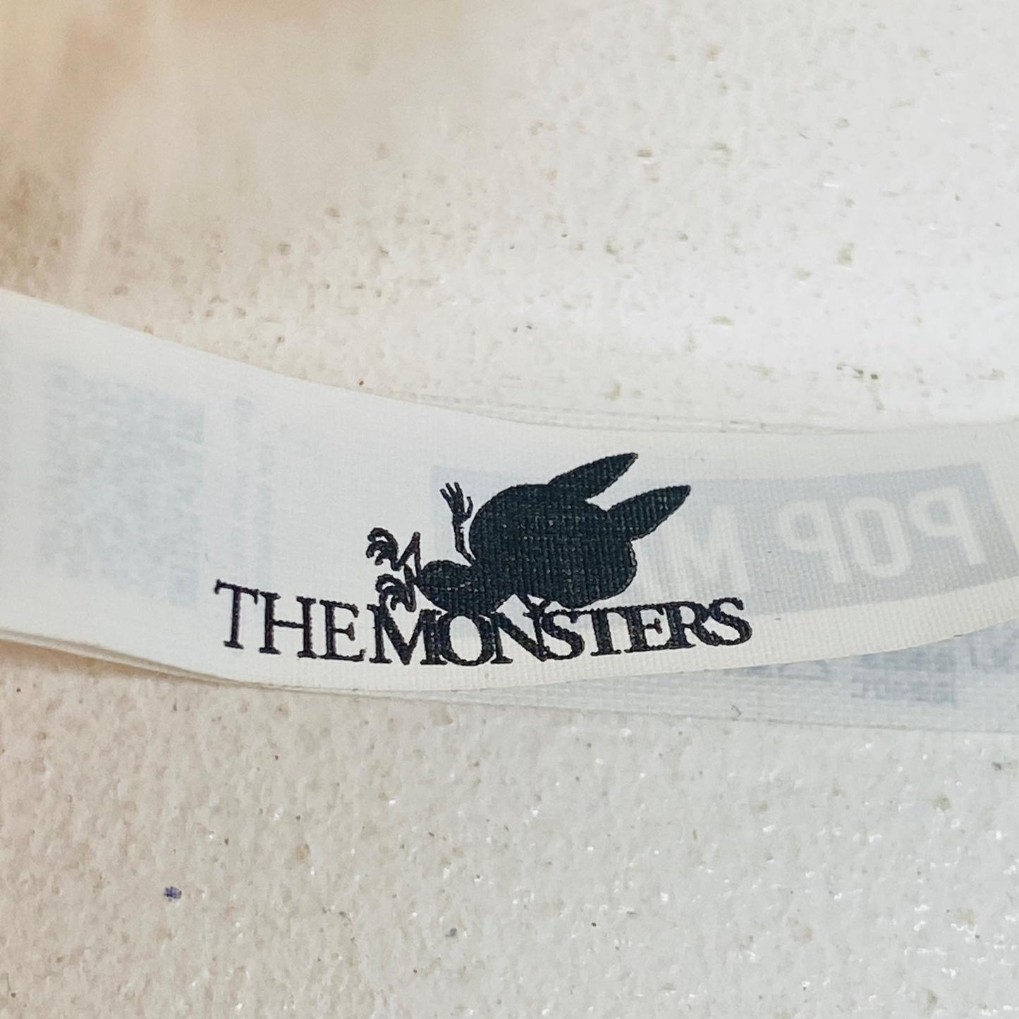 ぬいぐるみ HAPPINESS「THE MONSTERS Big into Energy シリーズ ぬいぐるみペンダント」POPMART HAPPINESS THE MONSTERS Big into Energy【加古川物流】