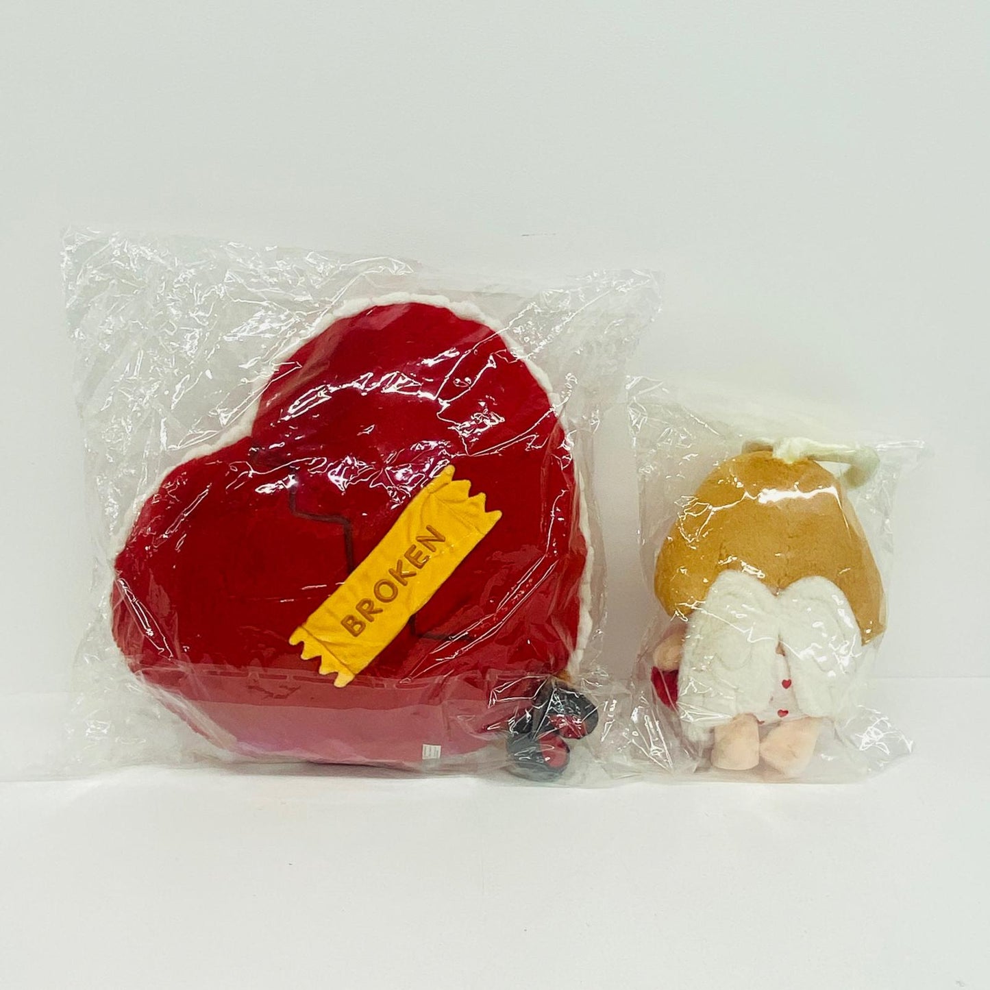 ぬいぐるみ POP MART CRYBABY Crying for Love Plush Gift Box Gift Box CRYBABY Crying for Love Plush【加古川物流】