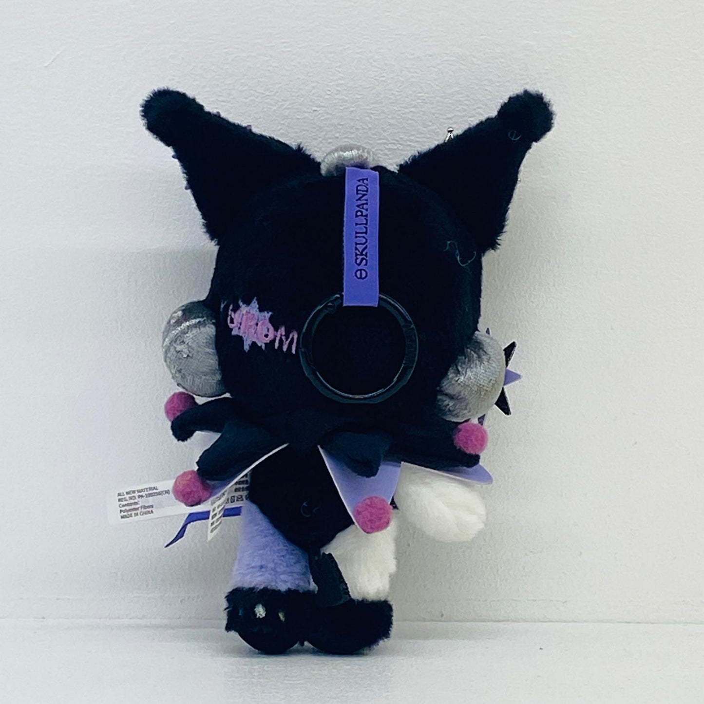 ぬいぐるみ SKULLPANDA×KUROMI ぬいぐるみペンダント 「POPMART SKULLPANDA×サンリオキャラクターズ」 SKULLPANDA×KUROMI POPMART SKULLPANDA×サンリオキャラクターズ【加古川物流】