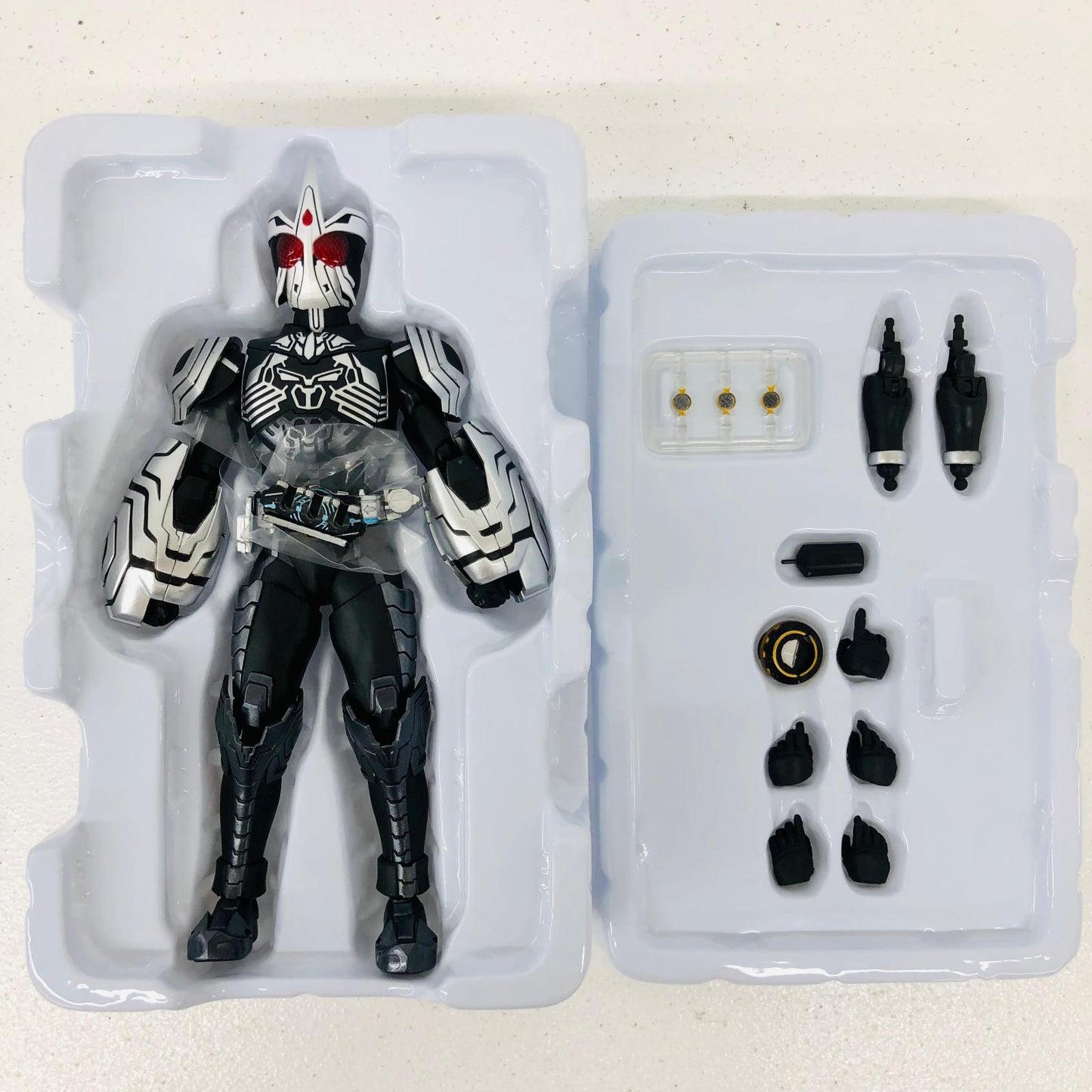フィギュア S.H.Figuarts(真骨彫製法)仮面ライダーオーズサゴーゾコンボ「仮面ライダーオーズ/OOO」魂ウェブ商店限定 (真骨彫製法)仮面ライダーオーズサゴーゾコンボ S.H.Figuarts 魂ウェブ商店限定【フィギュア】【加古川物流】