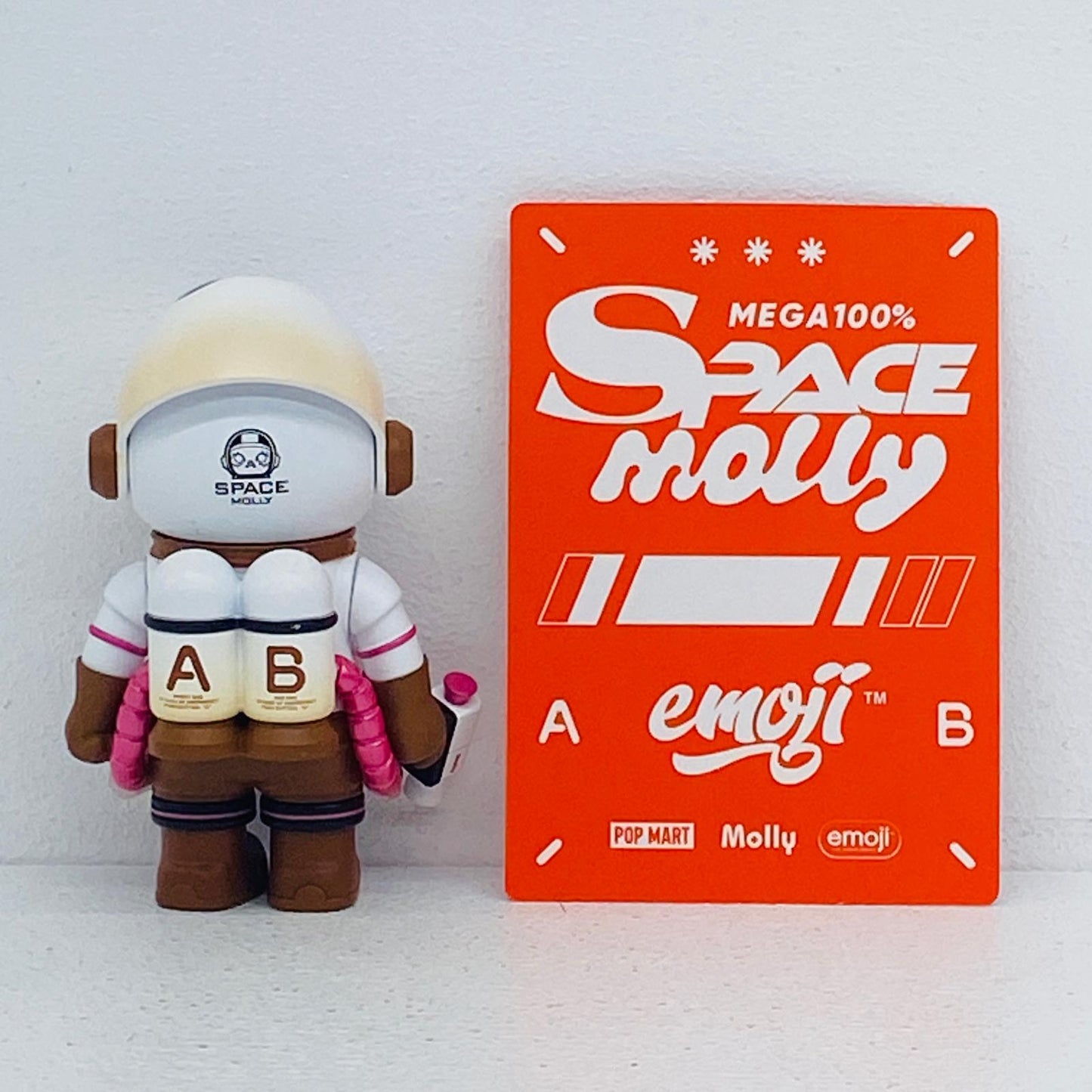 フィギュア HAPPY PUPPY 「POPMART MEGA SPACE MOLLY 100%×emoji シリーズ」 HAPPY PUPPY MEGA SPACE MOLLY 100%×emoji シリーズ【フィギュア】【加古川物流】