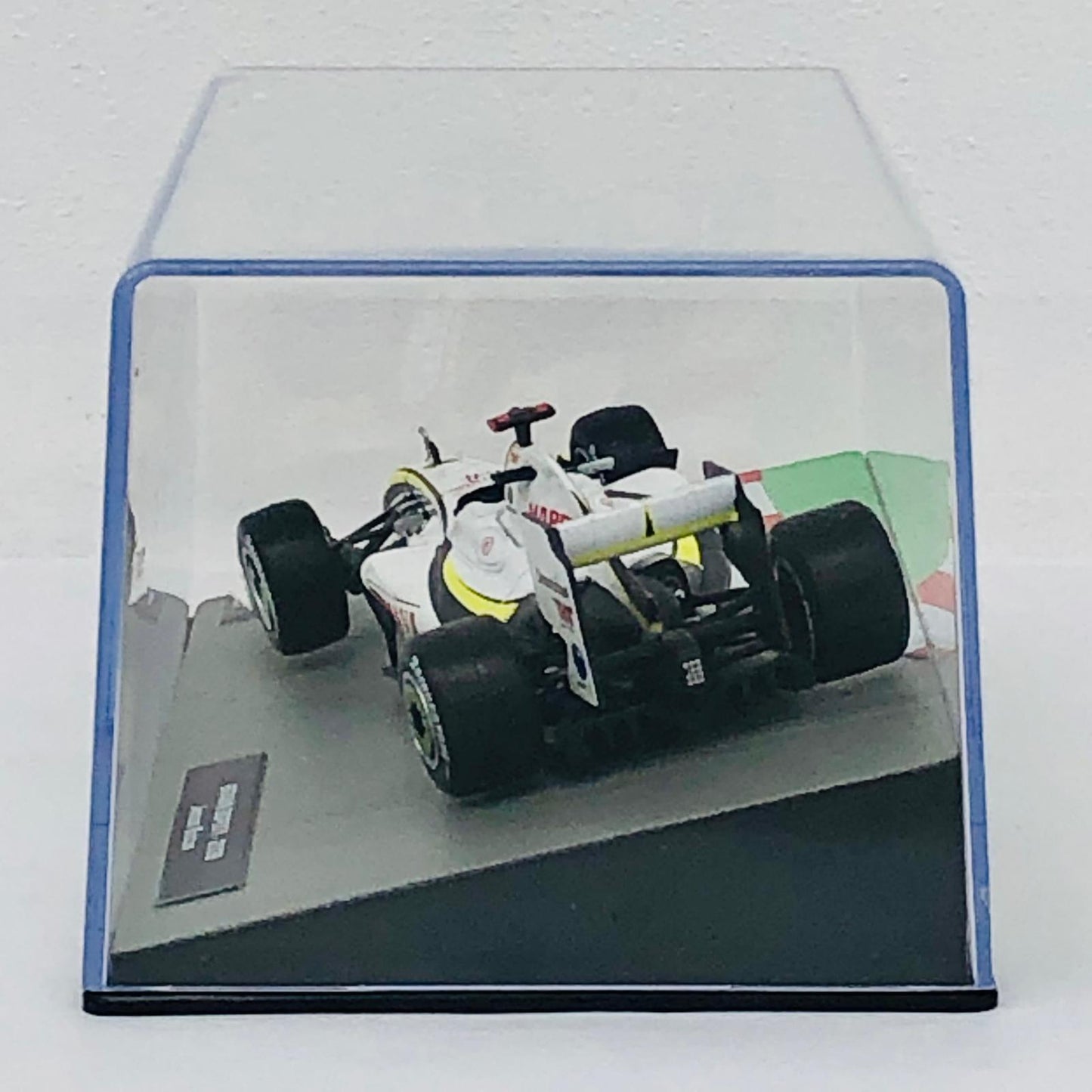 おもちゃ・玩具 [単品] 1/43 ブラウン BGP001 2009 ITAIVPAVA(ホワイト×イエロー) 「F1マシンコレクション全国版」 第23号同梱品 ブラウン BGP001 2009 ITAIVPAVA 1/43スケール 23【加古川物流】