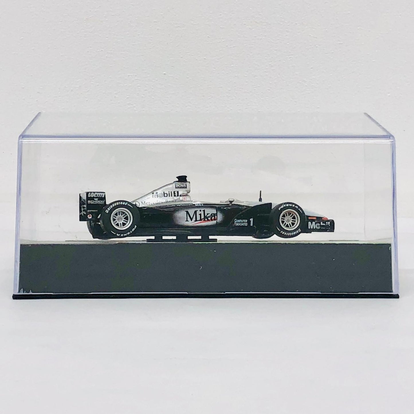 おもちゃ・玩具 [単品] 1/43 マクラーレン MP4-14 1999 BOSS #1(ブラック×シルバー×ホワイト) 「F1マシンコレクション全国版 14」 同梱品 マクラーレン MP4-14 1999 #1 1/43スケール 14【加古川物流】