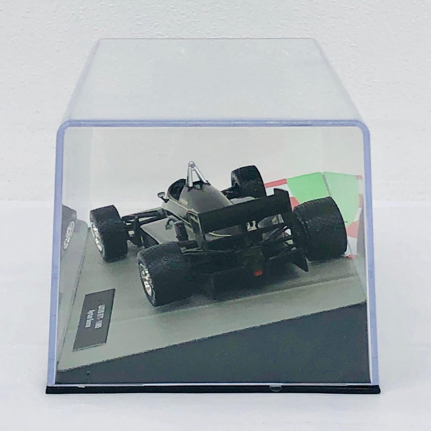 おもちゃ・玩具 [単品] 1/43 ロータス 97T 1985 OLYMPUS CAMERAS #12(ブラック) 「F1マシンコレクション全国版」 第13号同梱品 ロータス 97T 1985 OLYMPUS CAMERAS #12 1/43スケール 13【加古川物流】