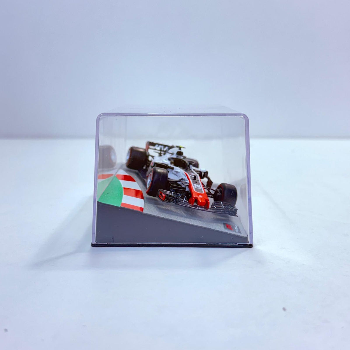 おもちゃ・玩具 [単品] 1/43 HAAS VF-18 #20 2018 ケビン・マグヌッセン(ホワイト×ブラック×レッド) 「F1マシンコレクション全国版 126」 同梱品 HAAS VF-18 #20 2018 第126号同梱品【加古川物流】