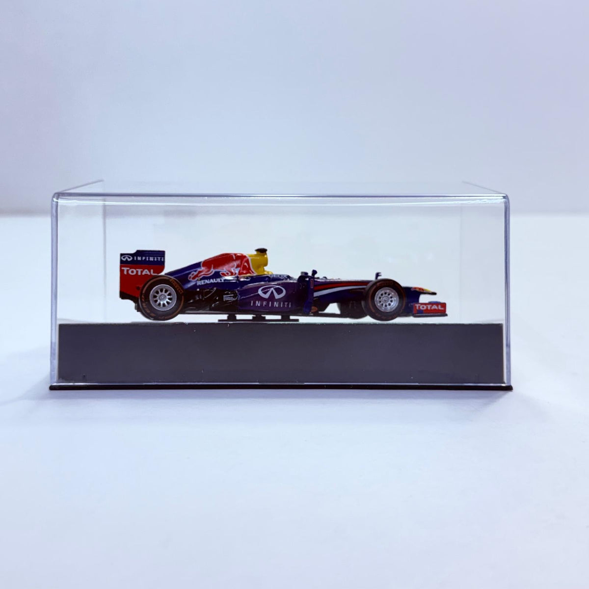 おもちゃ・玩具 [単品] 1/43 RED BULL RB9 2013 INFINITI #1(ブルー×レッド) 「F1マシンコレクション全国版」 第5号付録 RED BULL RB9 2013 INFINITI #1 1/43スケール 第5号付録【加古川物流】