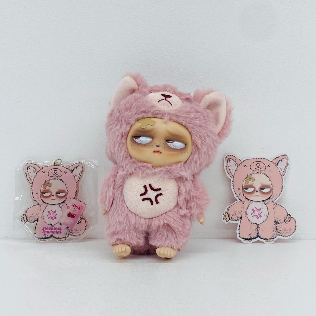 ぬいぐるみ QiQi 「 Sleepless GRUMPIPI ぬいぐるみペンダント 」 QiQi Sleepless GRUMPIPI ぬいぐるみペンダント【加古川物流】