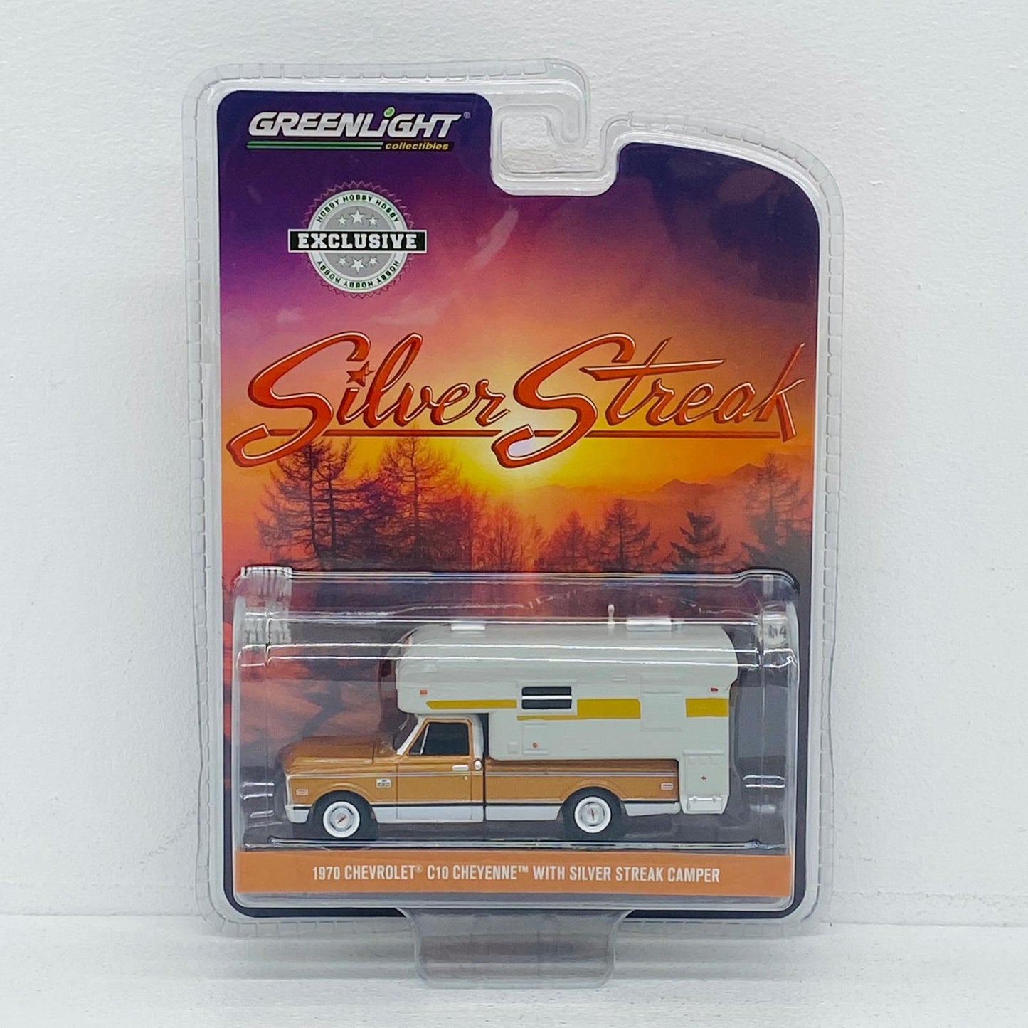おもちゃ・玩具 グリーンライト 1970 Chevrolet C10 Cheyenne with Silver Streak Camper 1970 Chevrolet C10 Silver Streak【加古川物流】