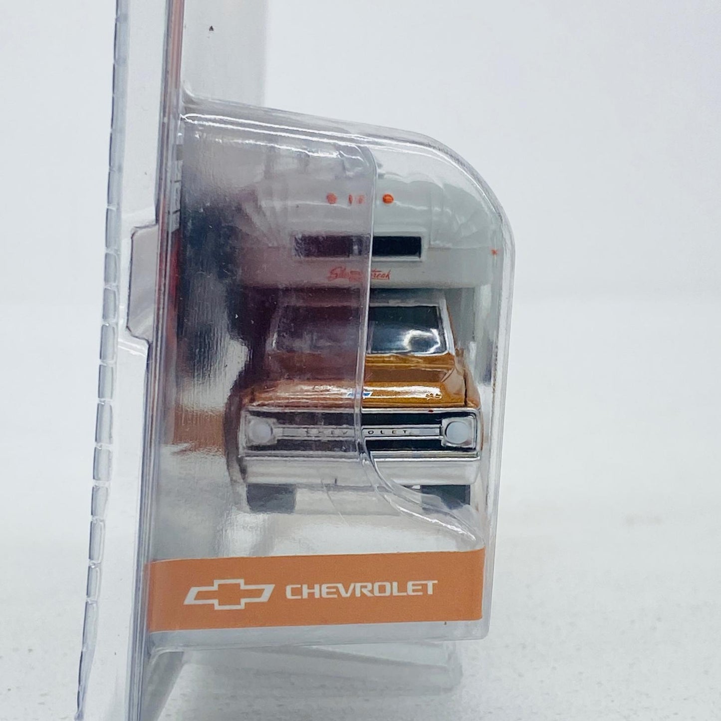 おもちゃ・玩具 グリーンライト 1970 Chevrolet C10 Cheyenne with Silver Streak Camper 1970 Chevrolet C10 Silver Streak【加古川物流】