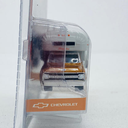 おもちゃ・玩具 グリーンライト 1970 Chevrolet C10 Cheyenne with Silver Streak Camper 1970 Chevrolet C10 Silver Streak【加古川物流】