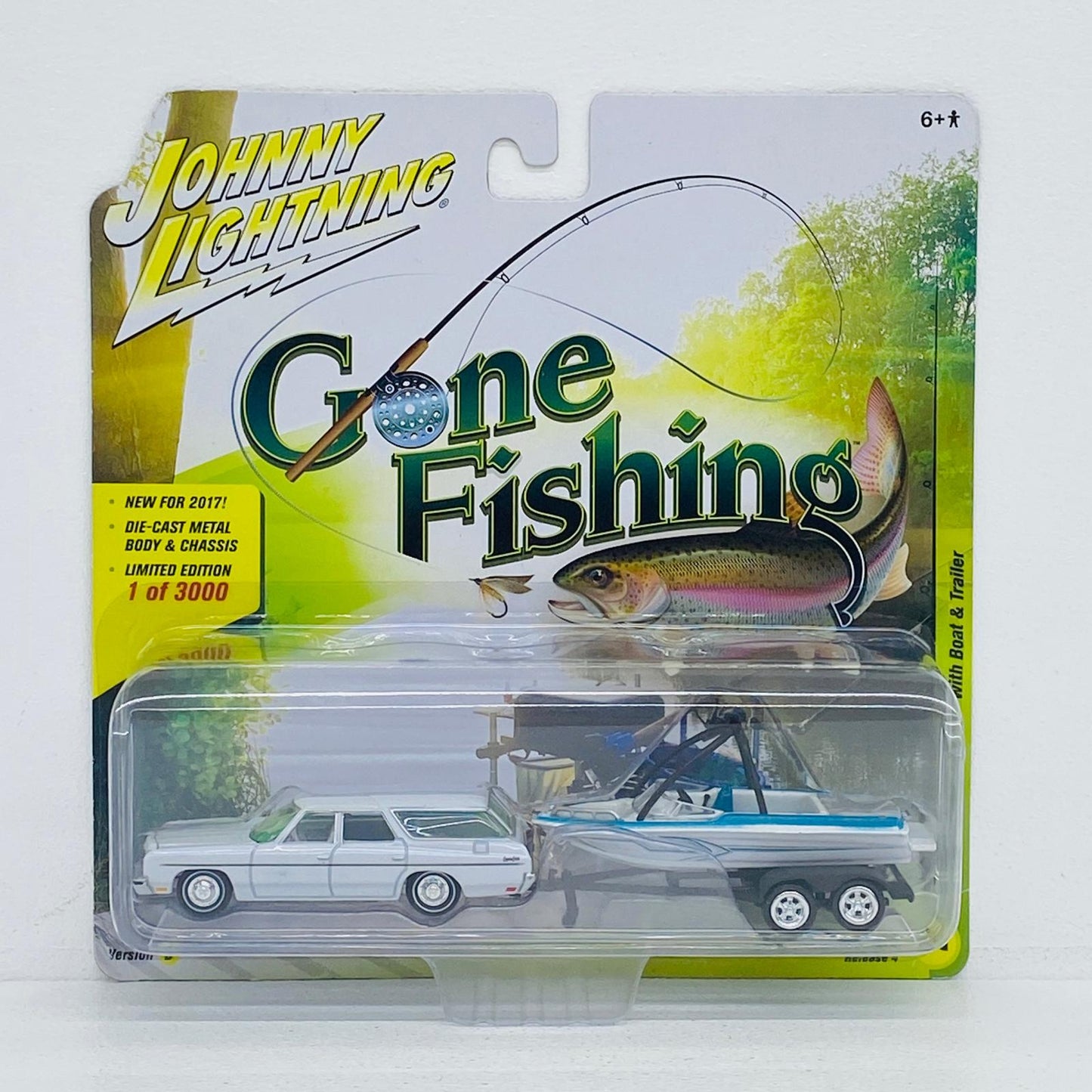 おもちゃ・玩具 ジョニーライトニング 1/64 1973 Chevrolet Caprice with Boat＆Trailer 1973 Chevrolet Caprice 1/64スケール【加古川物流】