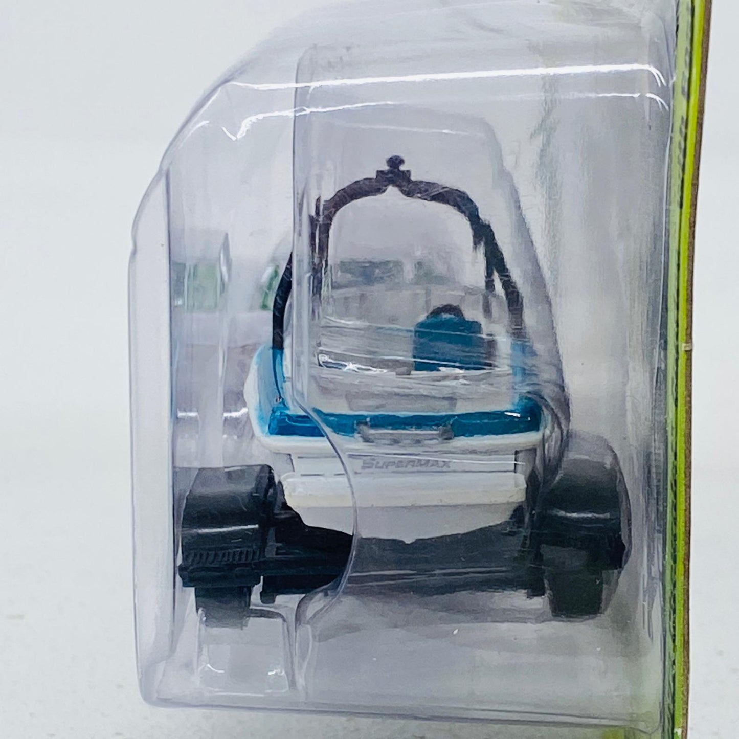 おもちゃ・玩具 ジョニーライトニング 1/64 1973 Chevrolet Caprice with Boat＆Trailer 1973 Chevrolet Caprice 1/64スケール【加古川物流】