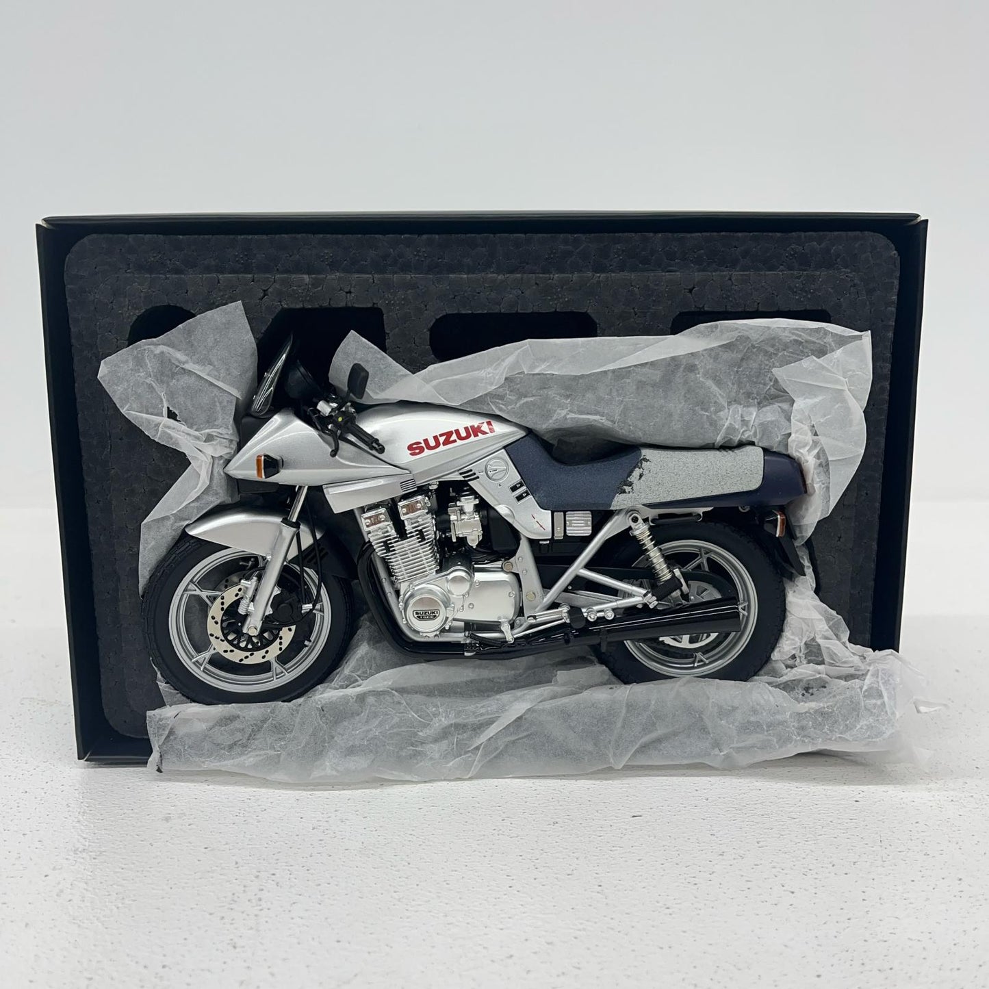 おもちゃ・玩具 1/12 スズキ GSX1100S 刀/ブライトシルバーメタリック スズキ GSX1100S 刀【加古川物流】